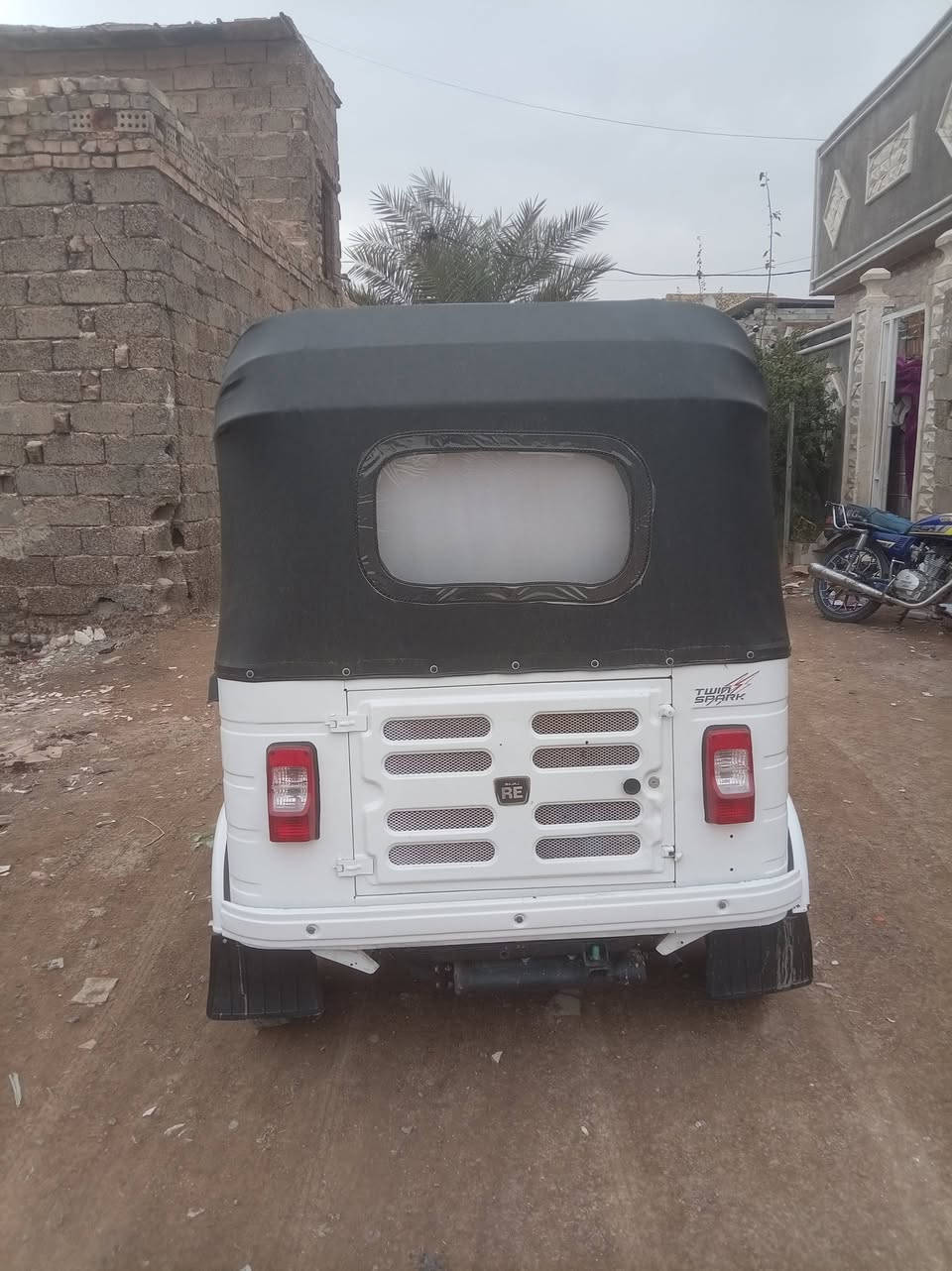 سلام عليكم عندي تيك توك موديل 20 عنوانها بوب الشام سعرها ٦٨٠٠للاستفسار الاتصال على الرقم***********
