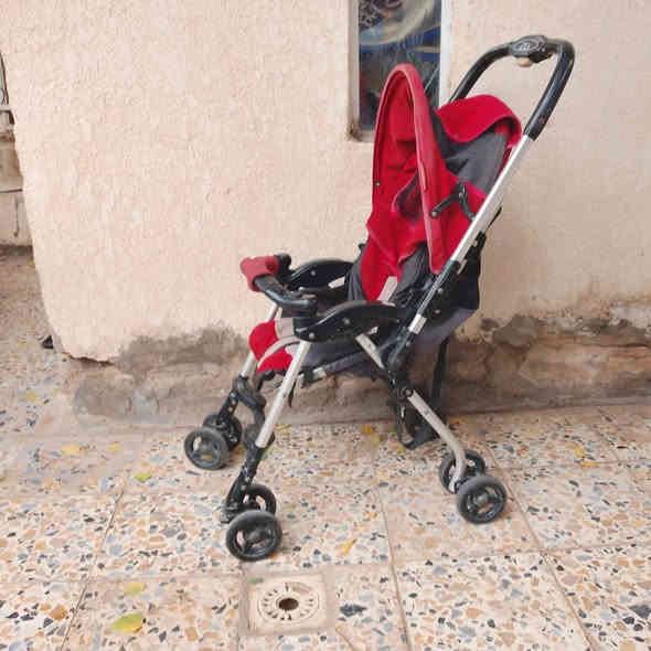 اغرض منزليه للبيع مع ثلاجه سعر العربانه طفل 25  / الف   حملات طفل 9   / الف   جودليه جديده 20 /  الف  نزله 3  / الف   ثلاجه سعر150 / الف لاستفسار ***********
