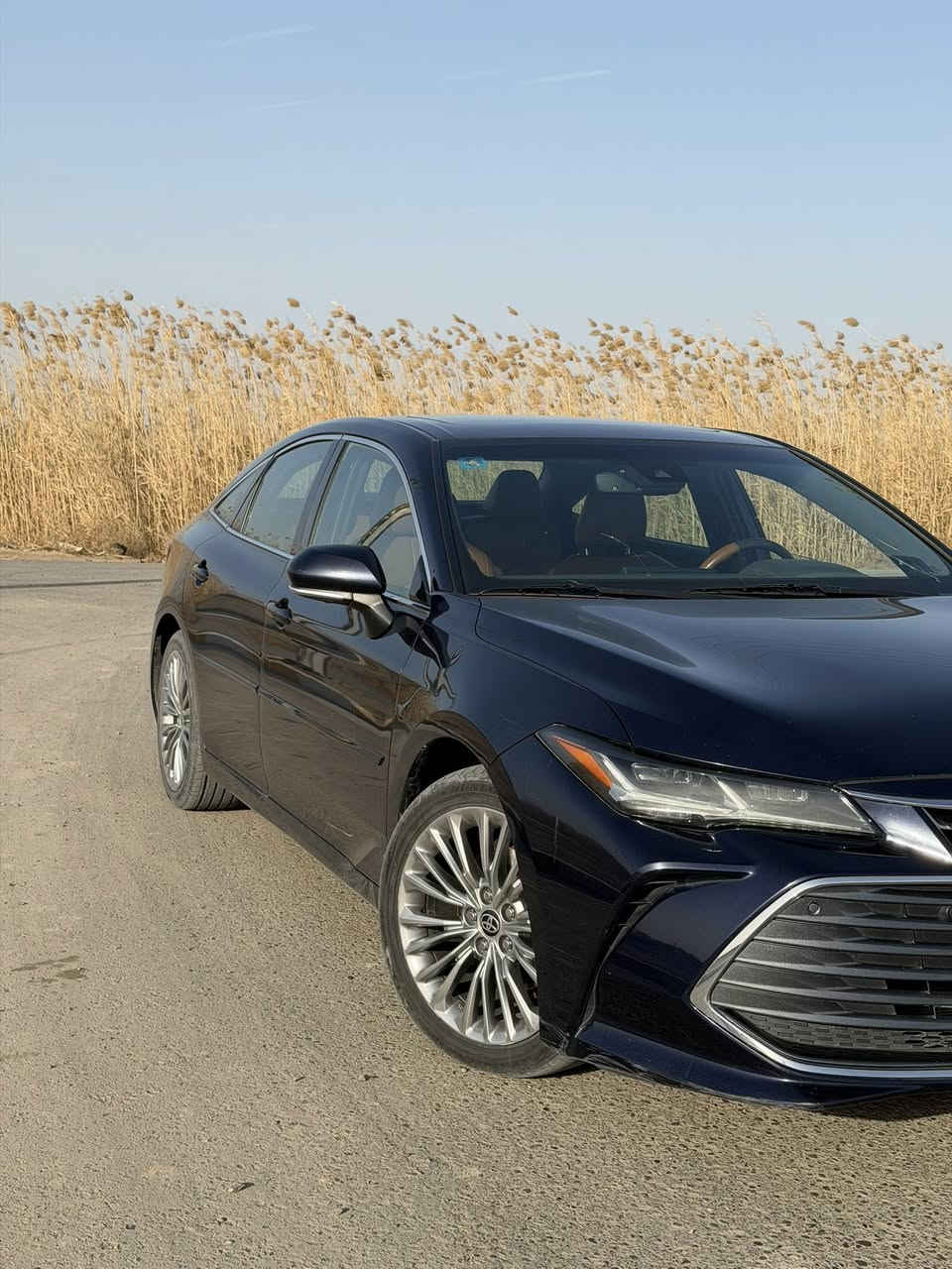 أفلون موديل ٢٠٢٢ فئة لمتت  هايبرد محرك ٤ سلندر ٢٥٠٠ اعلى مواصفات فل سياره ضرر غرق كلشي ما مبدل بيها سياره نو مسج ماشيه ٥٠ الف كيلو الصراحه اكو سيارات غركانه ما تصحه و اكو سياره تجيبها على حضك كلشي لوز 
مو لان سيارتي بس حقيقه السياره كلشي مابيها شغاله و عطل واحد مصار عندي من جبتها لحد هسه 
اني استوردتها على ايدي 
بنيد مفاتح السياره قطره صبغ مابيها السياره كبس من البنيد للجنطة دينار واحد متصرف عليها 
بيها ملاحضه صغيره انطخت عندي بالجاملغ الخلفي على كد شبر و رجعته بارد بدون صبغ و مختفي ما مبين 
و السياره نصبتها احلى من الصور 
شرط السياره اديربها كله عادي و نشاط فول و دوانز مستحيل تسمع سياره كلش نشطه و كل ١٥ يوم افولها ب ٢١ الف بس 
مواصفات 
رادارات ٣٦٠ درجه 
كاميرات ٣٦٠ درجه 
نقاط عمياء 
عزل فول 
كشنات و ردكه جلد جوزي 
سماعات jbl ١٤ سماعه + مضخمات ٢ 
تدفئة و تبريد كشنات اماميه 
تدفئة كشنات خلفية 
تحديد مسار 
مراقبه العين اذا غفيت السياره تنبهك 
حساسات اماميه توقف ذاتي 
حساسات خلفيه توقف ذاتي 
دسكات خلفية كهربائية 
جنطه تفتح كهرباء 
فتحه سقف 
قطعتين تبريد 
شاشه تدعم كار بلي و اتو كار 
تخشيب ابوب اربعه و دشبول 
لون كحلي غامق 
اربع جامات البيبان دبل جام + الجامة الاماميه + الخلفية  كله دبل جام 
تحكم ستيرن 
 هيدن ديسبلي ( تعرض السرعه و الرون و الكير و البوصله و +…….. على الجامه الاماميه ) 
تخم تايرات جدد 
تخم دسكات جدد وكاله 
هواي موصفات بعد بيها بس مجاي اذكر بعد 
مكاني بغداد الدوره 
السعر ٣٢٠ورقه 
٣٢ الف دولار 
*********** 
***********
