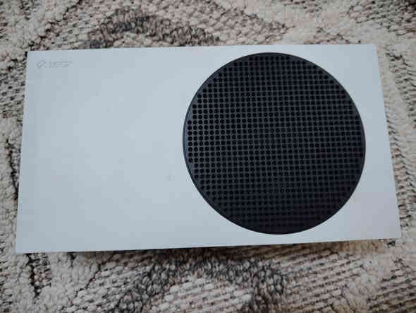 السلام عليكم 👋🏻
عندي اكس بوكس سيريس اس للبيع الجهاز مستعمل قليل 
__المحلقات__
1- يوبي اس 
2- ماوس و كيبورد
3- يدات ثنين
4- سماعات و مبرد
5- ماس باد  
6- شحن بطاريات مال يدات ثنين و اربع بطاريات و توصيلة 
- يعني جميع الملحقات كاملة مكاملة الجهاز نظيف ما مفتوح
 سعره 390 مكاني بغداد حي الجهاد 
رقم الهاتف
***********
