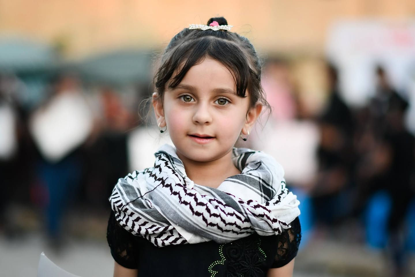 عدسة نيكون بورتريه احترافية Nikon 85mm f/1.8G
عدسة العزل الكريمي
عدسة من أشهر وأفضل عدسات البورتريه لدى المصورين، تعطي عزل (بوكيه) جميل جداً وحدّة ممتازة للصور.
✅ الموديل: Nikon AF-S NIKKOR 85mm f/1.8G
✅ فتحة عدسة واسعة f/1.8
✅ فوكس أوتوماتيكي سريع وهادئ
✅ مناسبة للبورتريه والتصوير الفني وتصوير المناسبات
✅ العدسة نظيفة جداً وتعمل بكفاءة ممتازة
✅ مع الهود الأصلي والغطاء والكارتون الأصلي
المكان ذي قار قضاء النصر 
السعر 350 الف


**إذا كنت صاحب هذا الإعلان وتريد حذفه لأي سبب، رجاءا أرسل رسالة إلى الدعم الفني**