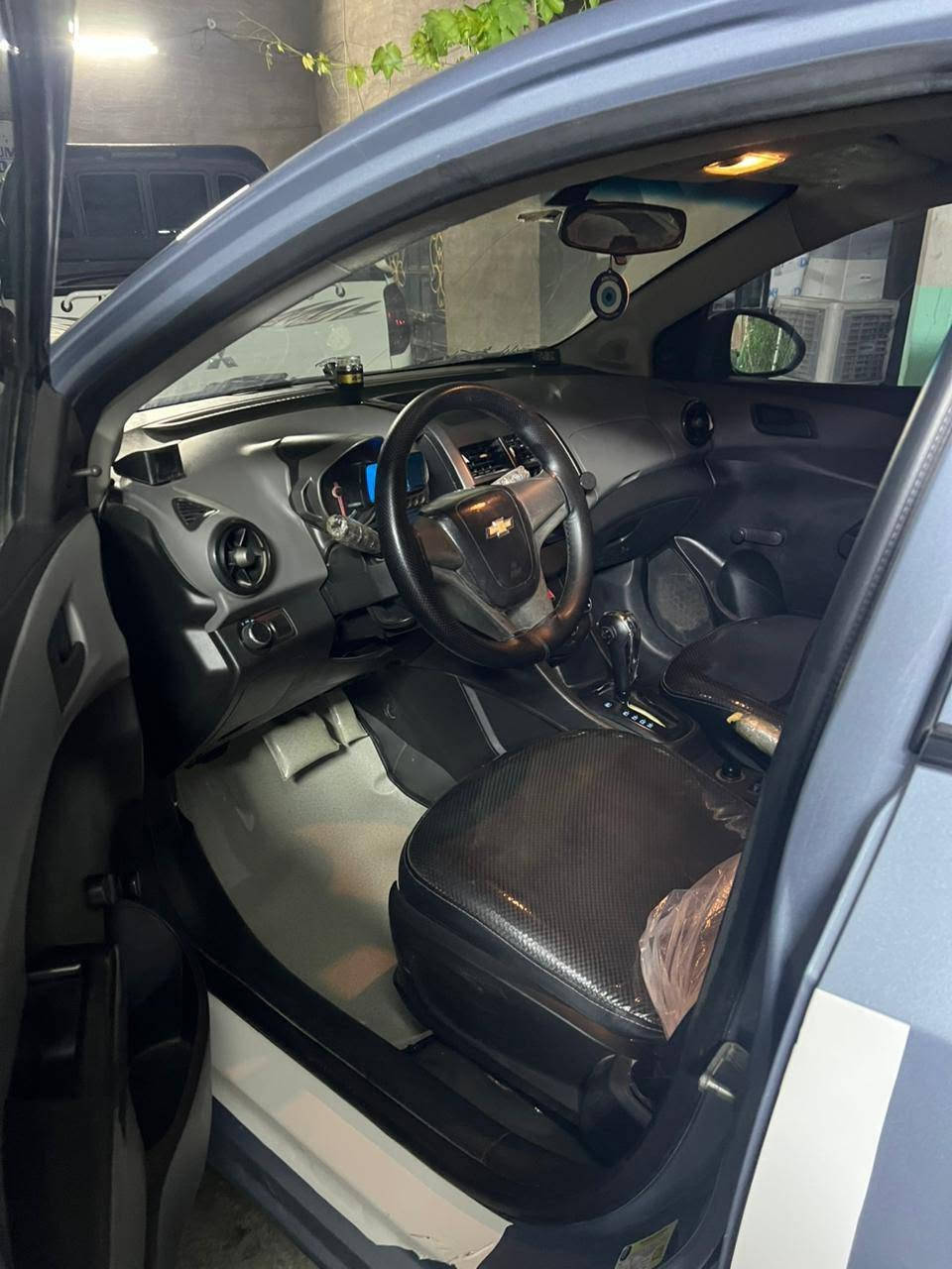 شيفورليت سونيك (Chevrolet Sonic)
الموديل: 2012
المواصفات: خليجي 🇦🇪
اللون: (بحري)
الجير: (أوتوماتيك 6نمر)
المحرك: ( 1.6 لتر)
​✨ أهم المواصفات والمميزات:
​
​التبريد: تبريد ثلج ما شاء الله (جاهز للصيف). منظومه كامله جديده
​الداخلية: مدوشمه دوشمه عامه ارضيه وكشنات وسفاري

​الأنظمة: نظام فرامل ABS، إيرباغات سليمة.
​الإطارات: (جديدة / بحالة ممتازة). تخم تاير ابو الخط 
​السنوية والهزة: (رقم أنكليزي/ السنوية جديدة وصاحية / الرقم بغداد ).
​🛠 حالة السيارة:
​السيارة بحالة ممتازة جداً (شلع واطلع)، لا تحتاج لأي مصاريف نهائياً.
​المحرك والجير والـتيرن بحالة ممتازة (على الفحص).
​البودي: (مكفوله من الضربه والصبغ ).

​السعر المطلوب: (اكتب السعر،  $65 ورقة ) 
​مكان التواجد: (بغداد ابو غريب السياره موجوده بلبيت  بكل وقت).
​📞 للاستفسار والتواصل:
​رقم الهاتف: (***********). الشراي يتصل وما نقصر وياه بعد الفحص.
