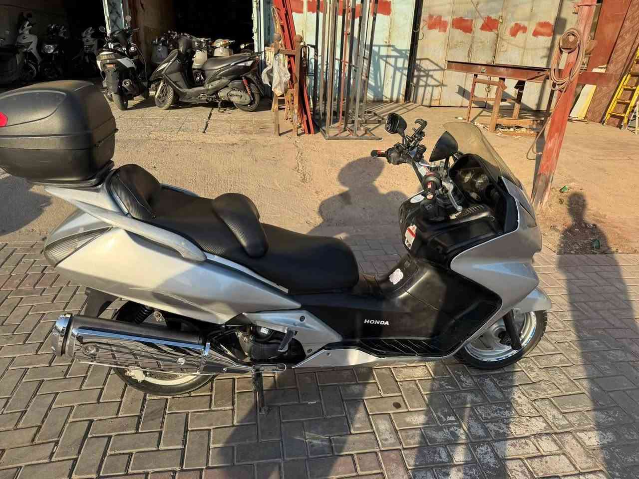 سلام عليكم شباب سلفر ونج البيع  ياباني مكفوله كهربايات  شغاله مكينه ناعمه شلعه ومعدل ستان حساس ماشيه 39 الف السعر 14 وبيه مجال مكاني بغداد حيور ***********
