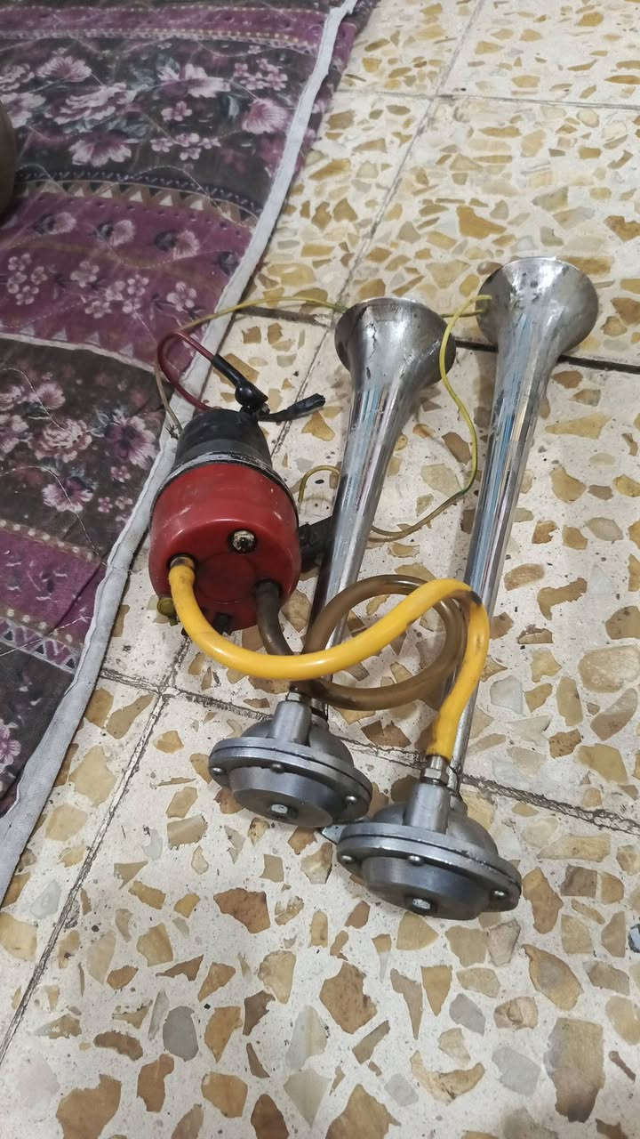 اسلام عليكم شباب عني هورن براد لبيع سعر 300 ومرايات كلاكسي البيع سعر 200 *********** مكان بغداد جديدة
