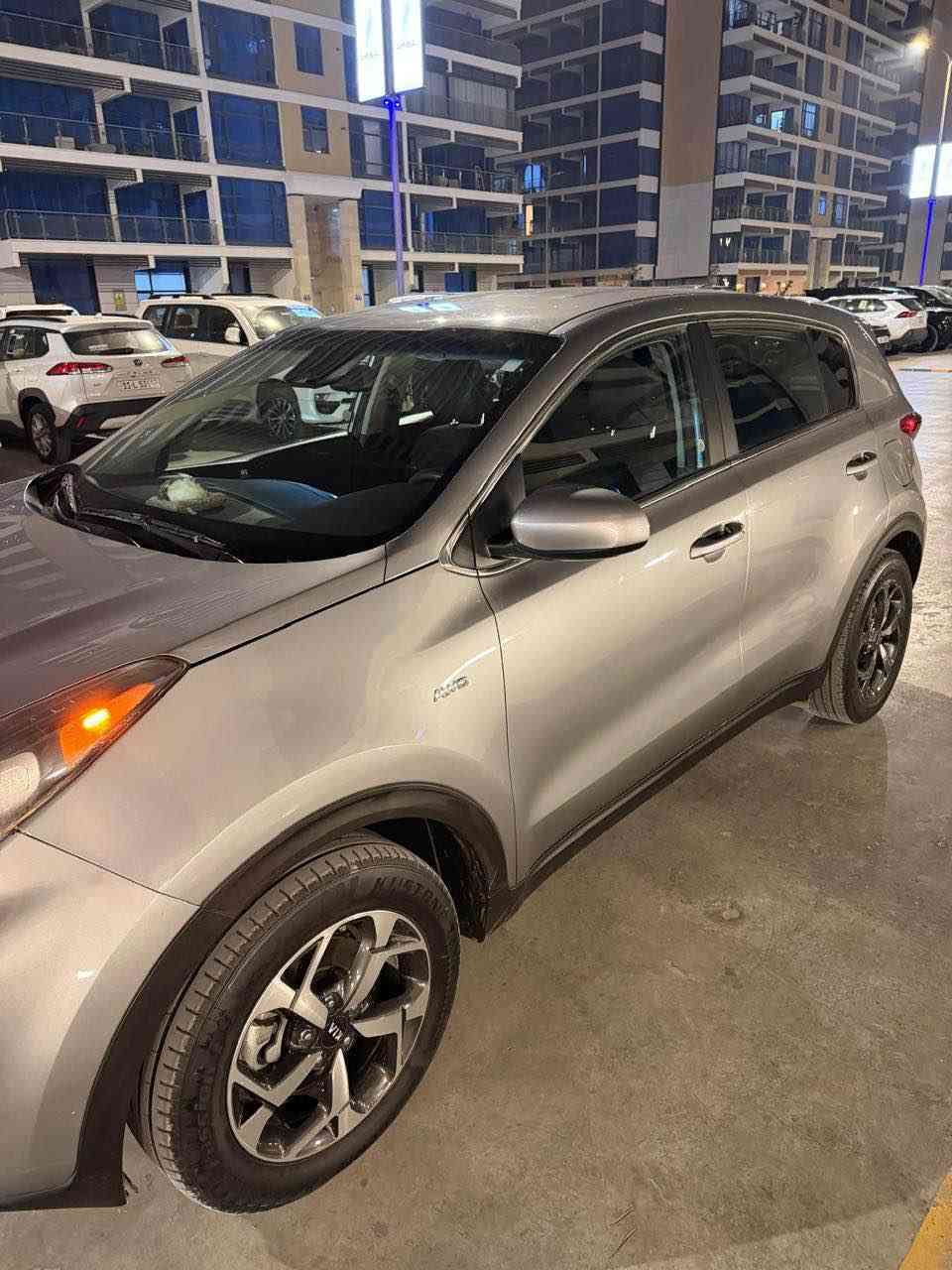 كيا سبورتج 2022 أمريكي كلين تايتل 
السياره بدون صبغ بدون تبديل بدون اي شي كفاله عامه عدا شبر بارد فقط بكل السياره 
اخت الزيرو وجديده كلش ماشيه 38 فقط 
تخم تاير جديد + سيرفز كامل مسويلها 
مكاني المنصور بوابه العراق 
*********** باسمي رقم بغداد 
سعرها 185 ورقه وبيها مجال 
السياره سعرها كلش زين لانها بدون حادث بغداد, العراق
