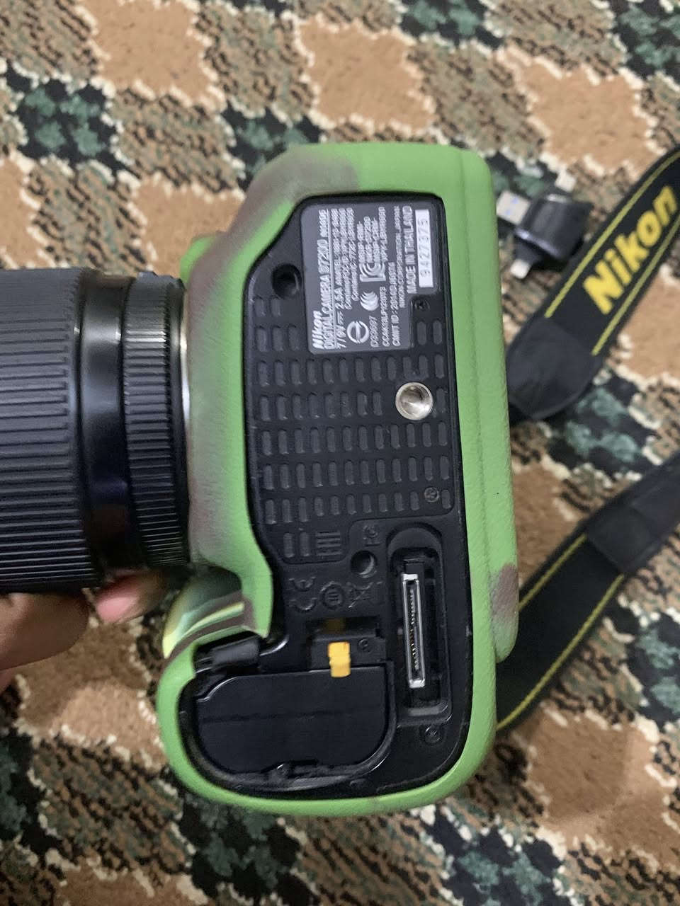 السلام عليكم كاميرا نيكون D7200 مع زوم 70/300 رياضي كامل الملحقات
نضافه 80‎%‎ 
مكان سماوه 
هـ/***********
