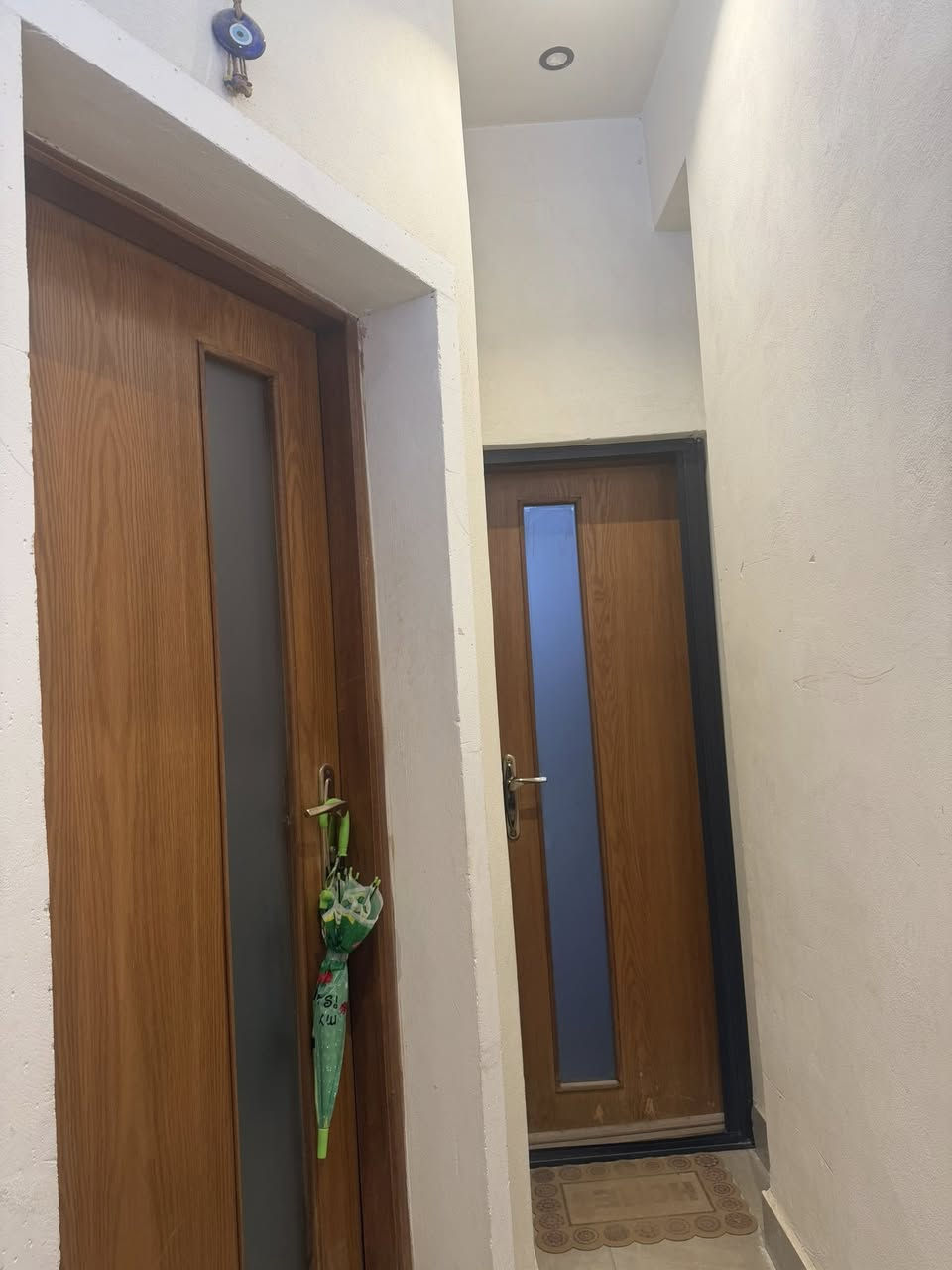 سلام عليكم ….
بعد التحيه الطيبه 
دار للبيع مساحه (60 م) 
بغداد الاعظميه قرب خدمي السريع 
فرع مجاور غزوان العزي قريب سريع جداً

بناء قبل سنه فول 
يتكون 
طابق الارضي مدخلين 
طرمه 
استقبال مطبخ غرفة نوم 🛏️ 
خدمات منور
طابق ثاني غرفتين نوم 🛏️
حولي خدمات 
غرفه ماستر مع باركون 
طابق ثالث غرفه خدمات منور 
بيتونه 
سطح مع غرفه سندويج مخزن 
للاستفسار اكثر *********** 
غير متواجد عل فيس
