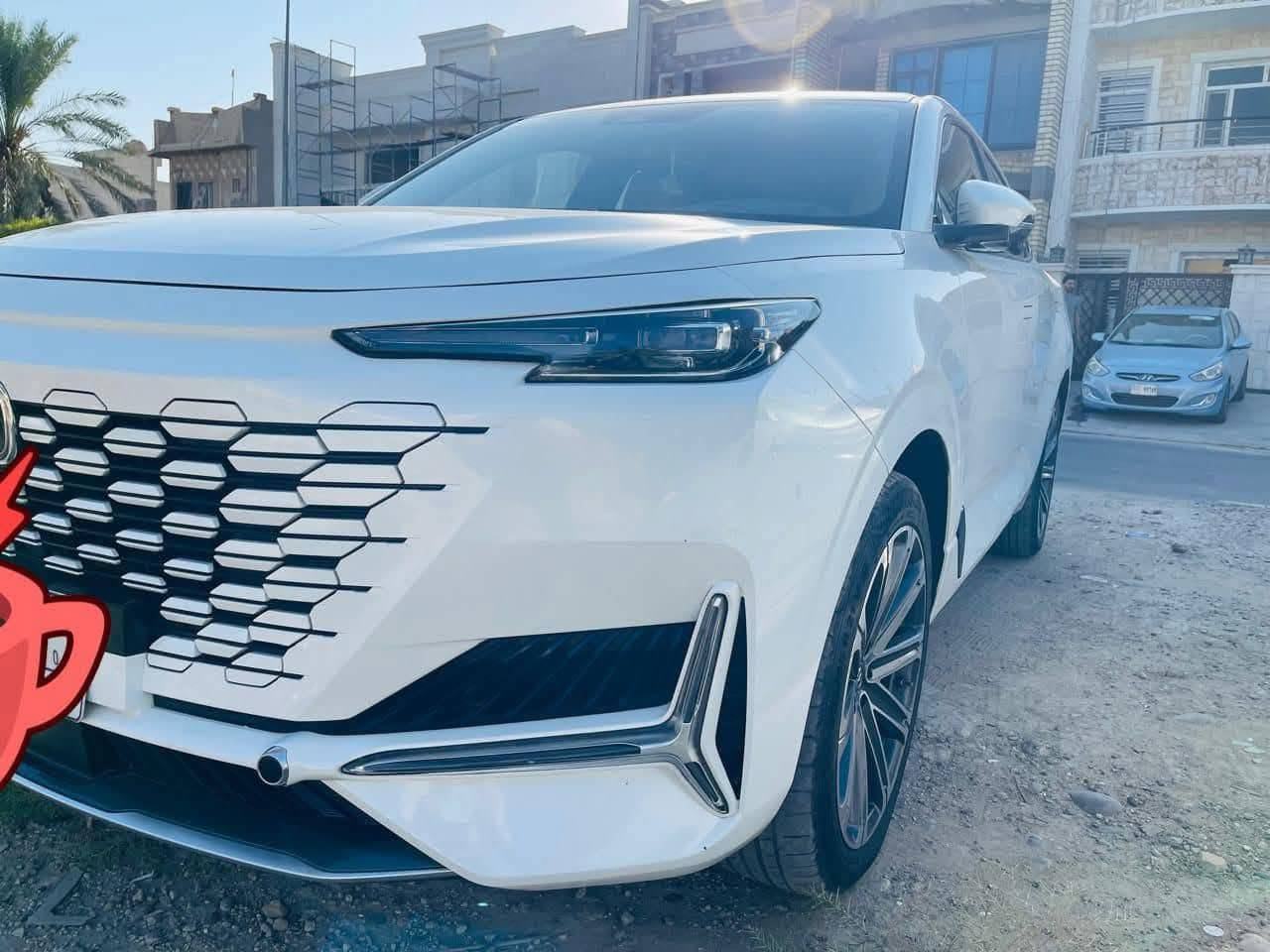 سلام عليكم 
شانجان يوني كي ( UNI K )  موديل 2023
فول مواصفات  لون ابيض سقف بانوراما 
مقاعد تدفئه تبريد امامي كاميرات 360 درجه 

رقم اربيل الانكليزي باسمي 
شاشات لمس 
صندوق كهرباء 
سستم صوت من شركة سوني 
سماعات بالمقاعد 
يدات ابواب مخفي
انظمه التحكم لمس 
رادار + تحديد مسار + قياده ذاتيه 
كاميرات 360 درجه 
نظام كاميرات 3D 
كاميرات مرايات جانبيه بدقة 4k 
حساسات 360 درجه 
هاند بريك كهرباء 
شاحن واير ليس 
لايت وبك لايت LED 
السيارة وكالة و باسمي
مكفولة السيارة
السيارة حرة حرة حرة  
السعر. خاص  $***********

(عليها ضمان من شركة شانجان 5 سنوات ) 
عنوان السياره : بغداد 
 للاتصال او الاستفسار واتساب على *********** البصرة, العراق
