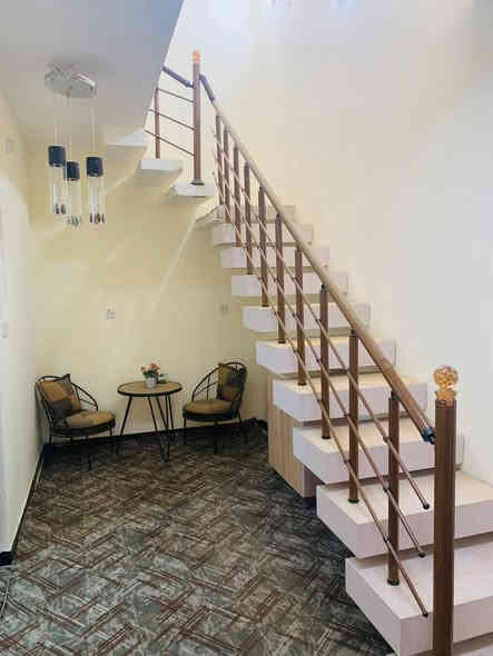 🏠 للإيجار – حي النقيب _ مؤثث بالكامل
مساحة  75م طابق ونص
– غرفتين نوم
– استقبال
– مطبخ
– موقع ممتاز
الإيجار: 600 ألف بالشهر وبي مجال 
للتواصل واتساب: ***********
وللاتصال: ***********
