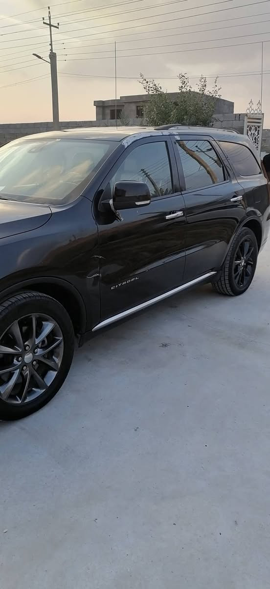 السلام عليكم سياره للبيع دوج دورنكو وارد امريكي مديل 2014لون اسود كشنات كهربائيه كير ماوس تحكمات استيرن سياره جاهزه من كلشي ومرتبه ونضيفه  حادثها جاملغ خلفي ودعاميه كدام فقط والتواصل مع هاذه الرقم***********
