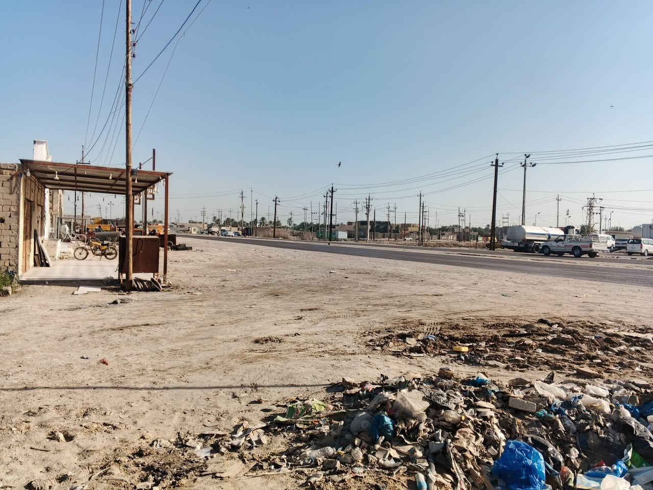 قطعه زراعي للبيع مساحه 220  حالين بيه صالون تجميل مئجر الموقع حي الخضر طريق سوق الشيوخ فضليه بدايه لفضليه مقابل طاقه كهرباء منطقه كامله مجاري وكهرباء وبيوت حديثه سعر 14 وبي مجال ***********
