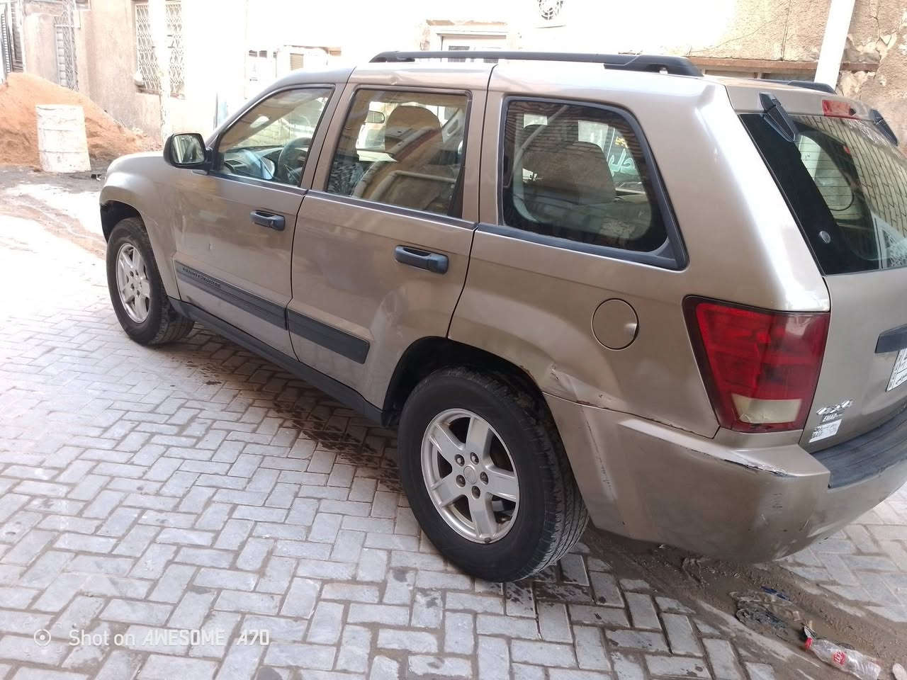 السلام عليكم
سيارة جيب شيروكي موديل 2005
السيارة لا ضربة و لا صبغ مكينة بلادي

كهربائيات كلها شغالة تبريد تدفئة شغال
حدادية جديدة..... رقم بغداد تحويل فوري 

سيارة جاهزة السعر 66 ورقة 

العنوان بغداد مدينه الصدر قطاع 4 

الهاتف: ***********
