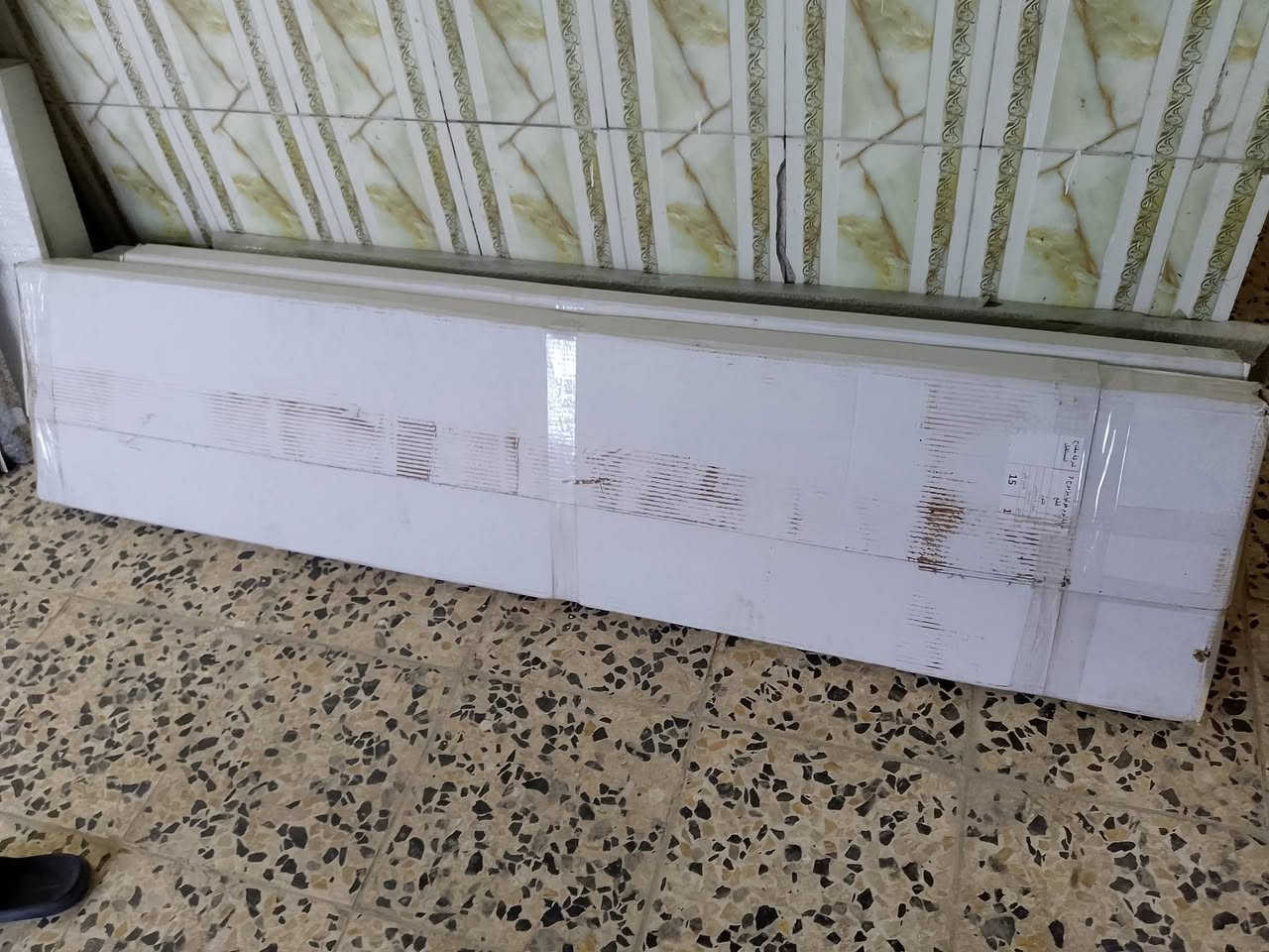 غرفه نوم بعدها بكراتينها هاذه الفديو من التيكتوك جبته بس الغرفه اختها مامشدوده بعدها بكراتينها تجي وتشوف بعينك للبيع 7 قطع مزدوج مكاني نجف شارع المطار فلكة باب الدخول ب600وبيها مجال ***********

