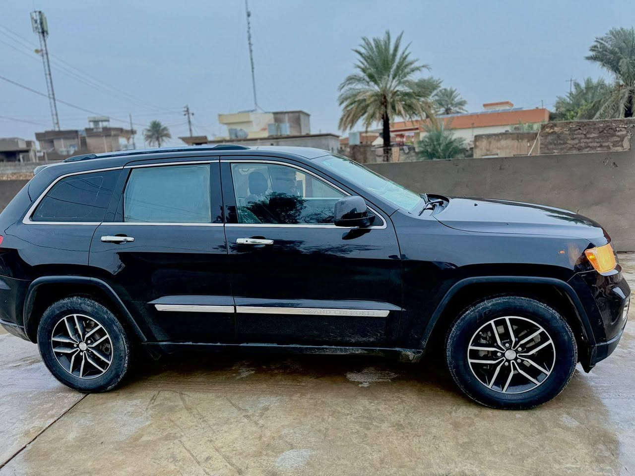 السلام عليكم   جيب
موديل 2011 رقم بغداد الدولي الجديد. سياره  جديده وضع شركه بدون حادث  (. كلين. ) لموصفات 
بصمه تشغيل 
بصمه ابواب        
شاشه بلاديه 
كامره دواره 
كشنات جلد 
كشنات كهرباء 
قطعتين تبريد 
مكينه ٦ سلندر 
تحكم ستيرن جهتين 
مانع تزحلق 
سياره جديده حيل. برغي ممفتوح بيهه  

 للستفسار. 
***********
***********
