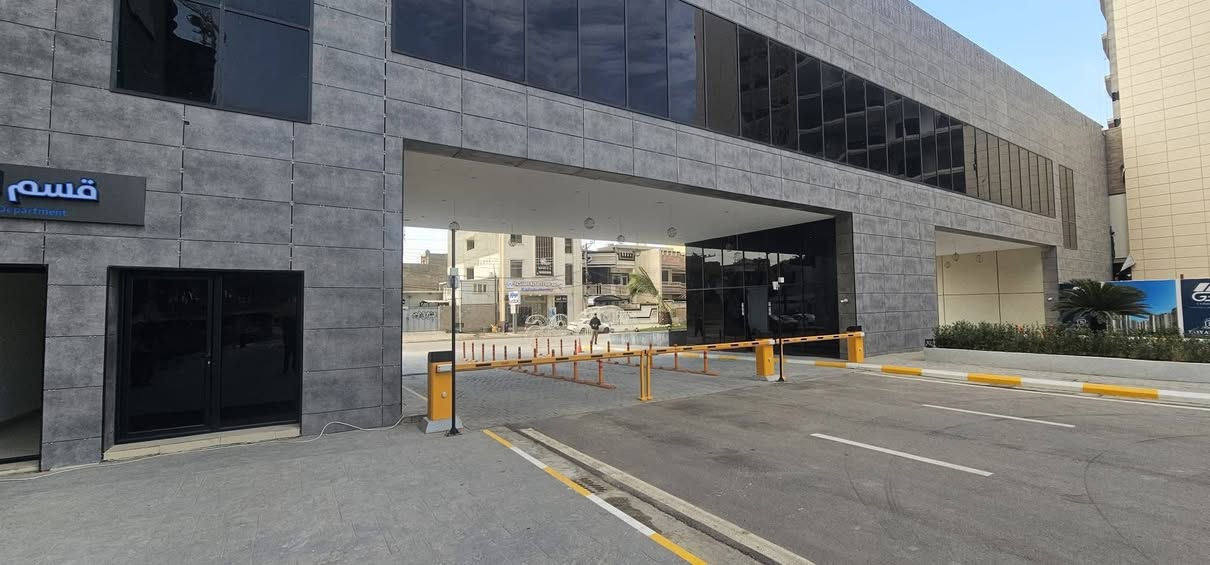 🏛 شقة فاخرة للبيع – المجمع الملكي رويال سيتي
👑 بناية Elite VIP | مباشرة من صاحب الشقة

✨ 3 غرف نوم | 217 م² | الطابق السادس | بناية 10
🌟 إطلالة داخلية ركنية • تبريد مركزي • منظومة إطفاء حديثة
🛗 البناية مجهزة بـ 4 مصاعد لخدمة السكان بكل راحة

📆 التسليم: 6 / 2026
🏙 فخامة وخصوصية وقيمة استثمارية عالية

📞 للاستفسار مباشرة: ***********
