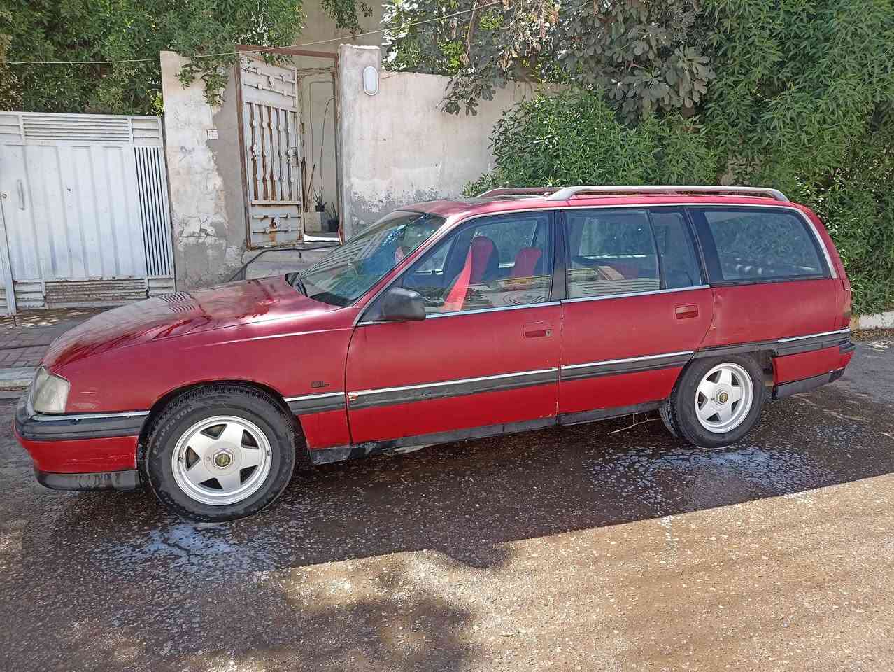 سلام عليكم للبيع اوبل اوميكا ستيشن موديل 1992
محرك وكير و حدادية  خير من الله 
رقم انكليزي ، هزة و سنوية جديدة
تحويل مباشر ، سعرها 23 وبيها مجال الاستفسار على هذا الرقم ***********
