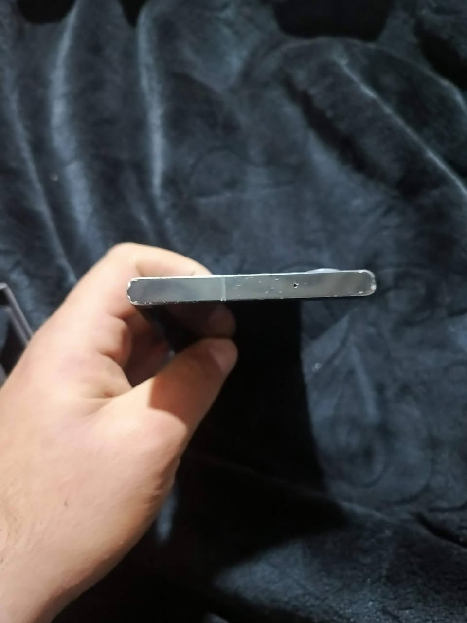 اس ٢٣ الترا دبل خط بدون عطل او طبع 
ذاكره ٢٥٦ معا شاحن ٣٠ واط 
بي جلوخ استعمال بدون كفر حمايه 
سعر ٦٥٠ وبي مجال ***********
