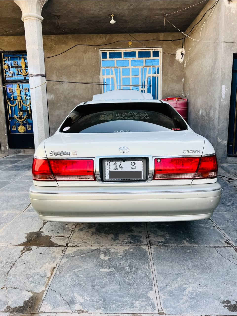 سلام عليكم. تويوتا كراون  ملكه جنون موديل 2003 تسجيل. جديد قرار 48 مواصفات. 3 دكم برده  خلفيه كرستال اصل. شاصي 75 ديفور الكبير. أربع كراسي. كهرباء. ستيرن كهربائي. ويل نجمه. جديد كفاله عامه ضربه وصبغ وتبديل.  عراق ويابان. حته من الفتح حتى الدعاميات كفالة 
العنوان البصره - كرمه علي 
بيع ومراوس حسب القناعه 
رقم بصره ￼الدولي السياره  باسمي￼
السعر 160 وبيه مجال
‏رقمي(***********)
￼
