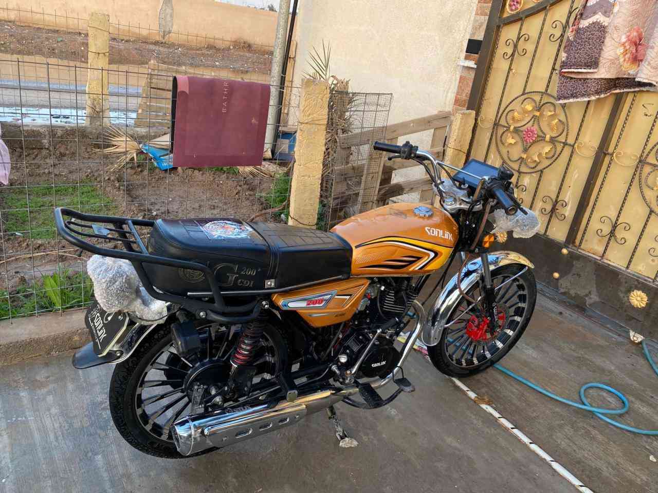 السلام عليكم
دراجه سيفان سولنك ابو الختم موديل 2025 
دراجه جديده كلش مماشيه هواي نضيفه
مكفوله من كلشي مكينه تخبل شلعه ومعدل 
ترايك وين مايعجبك 
مكانها ديالى 
التواصل 

***********
