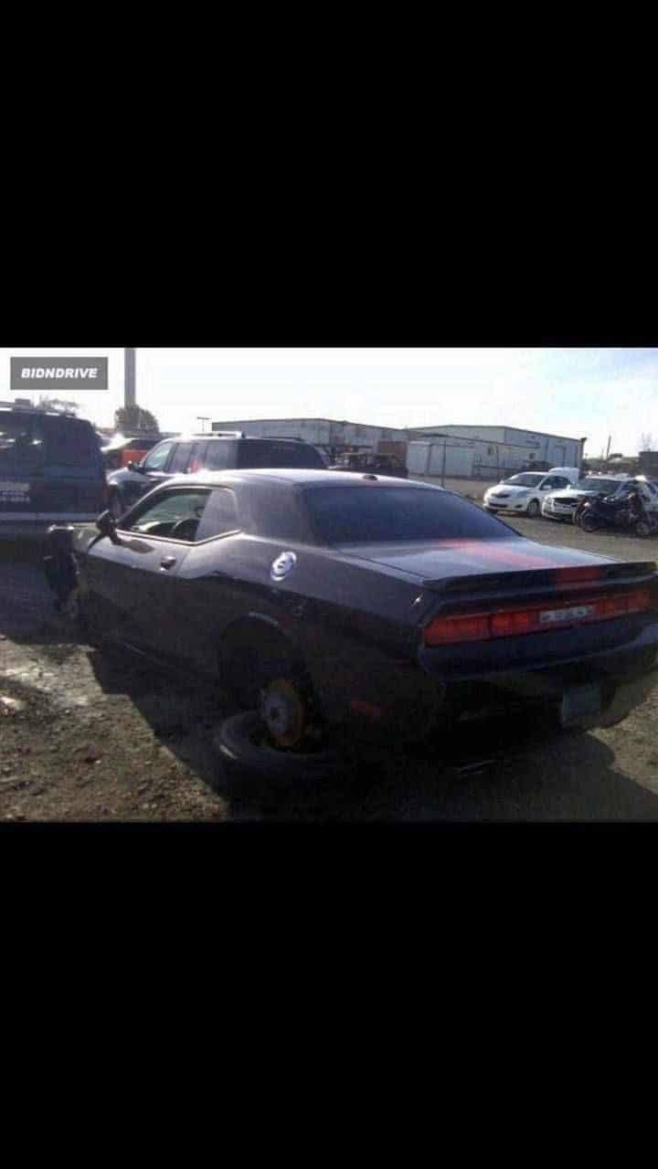 بسم الله تعالى
متاح للبيع دوج تشالنجر موديل 13 رقمها بغداد فول مواصفات
فتحه شاشه
شاشه قلاب
مهبطه كص حراري
وكزوز شادلها
سياره جدا نضيفه غرفتها تخبل
لد بدشبول
وهاي صور وفيدوات
وعليها إضافات هم 
محركها 3.600
مكان سياره كوت
6 سلندر حادثها جاملق امامي جهه سايق بدون لغد ولااي شي مجرد تعديل جاملق وتجي وتفحص واني بخدمتك وساعدك بلي اكدر عليه والله يسهل ع جميع
رقم الهاتف:-***********
