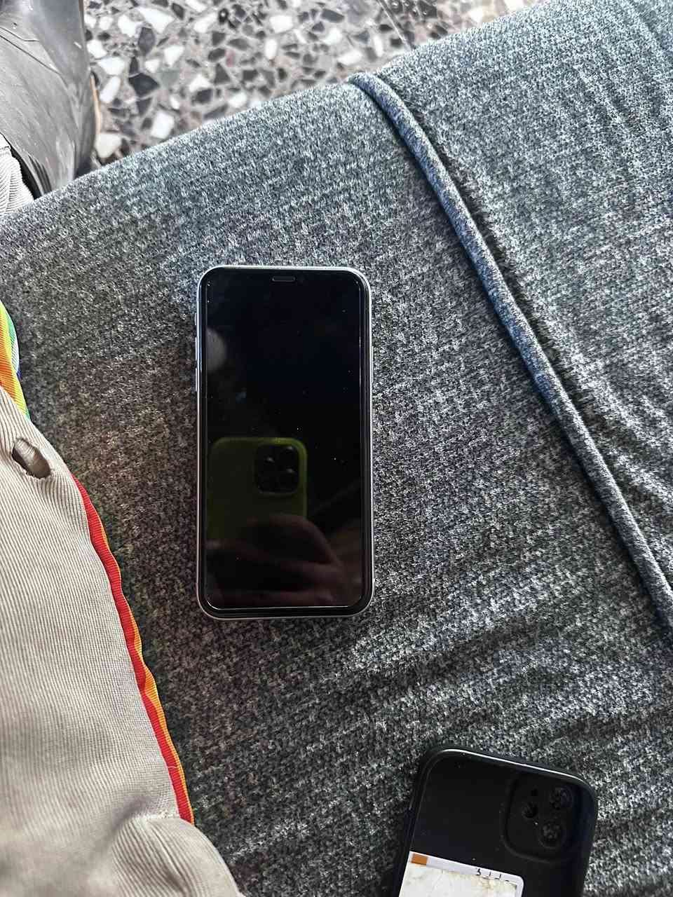 آيفون 11مبدل شاشه اصليه فيس ايدي شغال جهاز نضيف. بطاريه 74 ( *********** سعر 275وبي مجال
