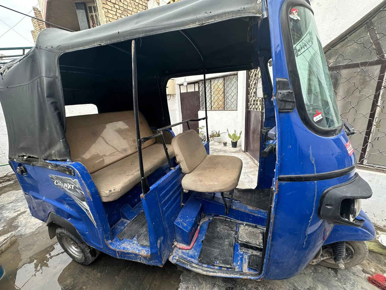 السلام عليكم
تكتك بياجو 
موديل 2021 
المكينة بلادية  ما مفتوحة فقط (بوشة وبستم) 
اوراق كاملة 
الكشر مثل ما موضح بالصور 
شغالة كاملة يحتاجلها شغلات مثل صليب وقمجي يحتاجلة تبديل وكم شغلة وذني ينزلن من السعر 
تجيب فيتر وتفحص 
رايدها ب 2500 وبيها مجال / العنوان بغداد 
*********** واتساب واتصال
