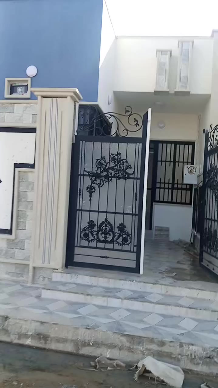 للايجار بيت 100طابق واحد زيروا موقع حي السماح ثانيه مقابل مدرسة وملعب تقطيع جديد سعر يجار 250قفل للاتصال *********** /*********** المراجعة مكتب مملكة السعادة للعقار
