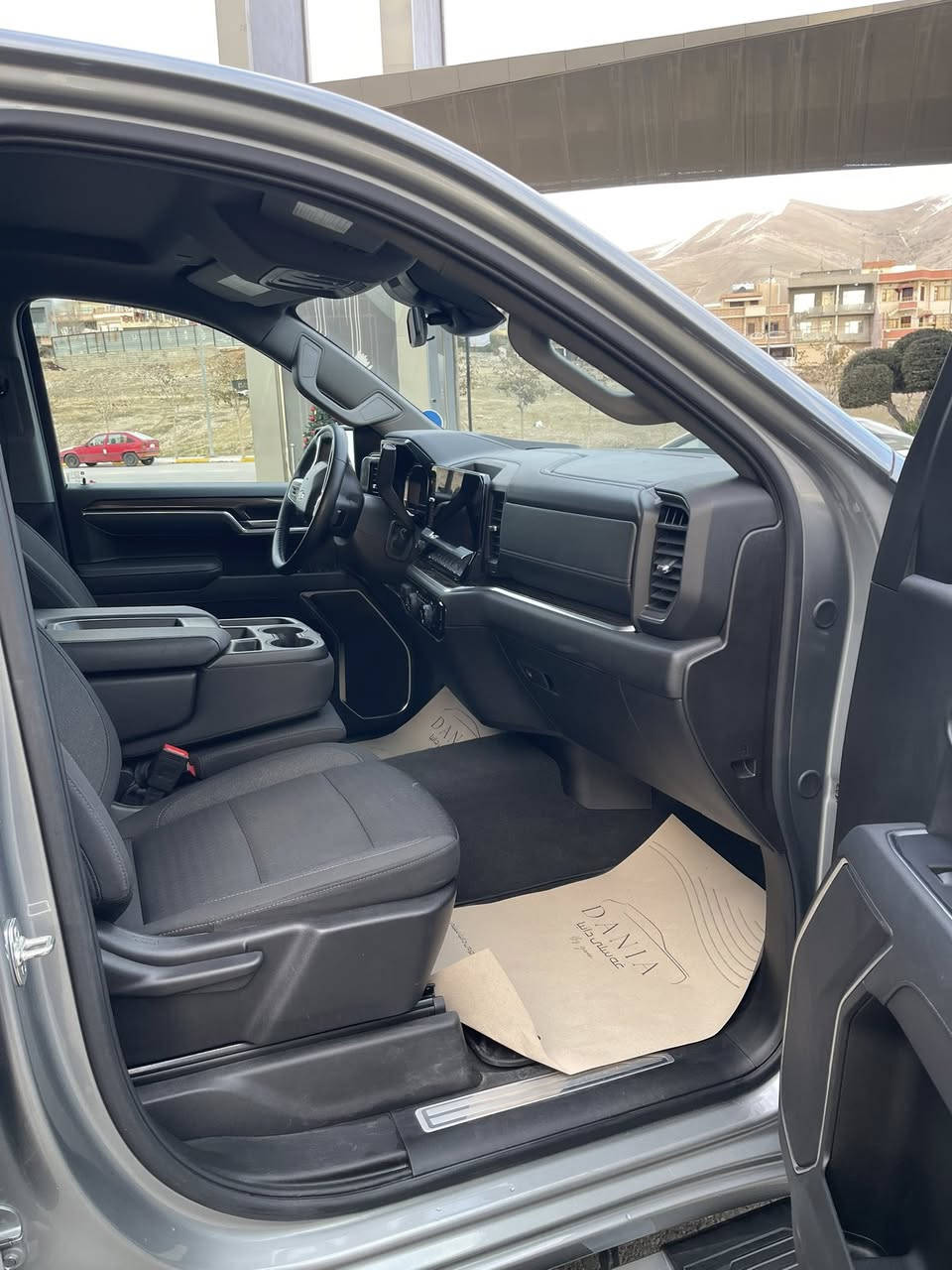 سلام عليكم اللبيع سلفردور موديل 2025
ارخص سعره ٣٢٥ورقه 🔥🔥💵💵💵   
CHEVROLET SlLVERADO,K1500 LT
النوع : سلفرادو LT 
ماشية :mil. ٧
مكينه 8 سلندر  5.3 لتر 
‏باصمه سويج 🫆🫆
بصمه ابواب 🫆
جنطة كهرباء🔌
        🔥
تشغيل عن بعد 🔔
كشنات تدفئه + تبريد 🧊🌨️
اناره بلبدي 💡🔦
اناره بلمري🔦
نقط عمياء بلمري✅
ليدات اماميه خلفيه
شاشة كبيره 🖥️
كامرتين 
     ✅
بلوجكتور زنون بلاد
تحكم ستيرن جهتين 
ستيرن هيتر 
سايد بريك دكمة ⚪️
صاجات 
نظام اطفاء
قطعتين تبريد 
باب طويله ✅
بدي قصير  مرغوب 🔥
   
ساعه ديجتال بالشاشة🔥
نظام خرائط ملاحة وكار بلي
وتحديد مسار
رادار خلفي ومنبه توقف اصطدام 
جامه خلفيه كهرباء ✅
والمواصفات وبعد بيهه هواي مواصفات 
سنويه باسمي تحويل وكله نفس اليوم ✋
سيارا جاهز l l 100/100
عنوان سياره 📍lسليماينه 
📞الاتصال  ***********
سياره بيها ربع بونيد صبغ  بس      # حادث خفيف
