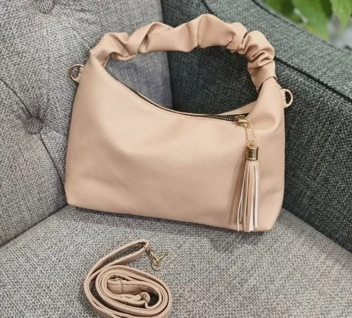 حقيبة جلد طري حجم وسط🎀🩷
تحتوي على سير ✨

لون اسود وبيجي🖤🌼

سعر 5 آلاف 

متوفر خدمة توصيل لكل المحافظات


**إذا كنت صاحب هذا الإعلان وتريد حذفه لأي سبب، رجاءا أرسل رسالة إلى الدعم الفني**