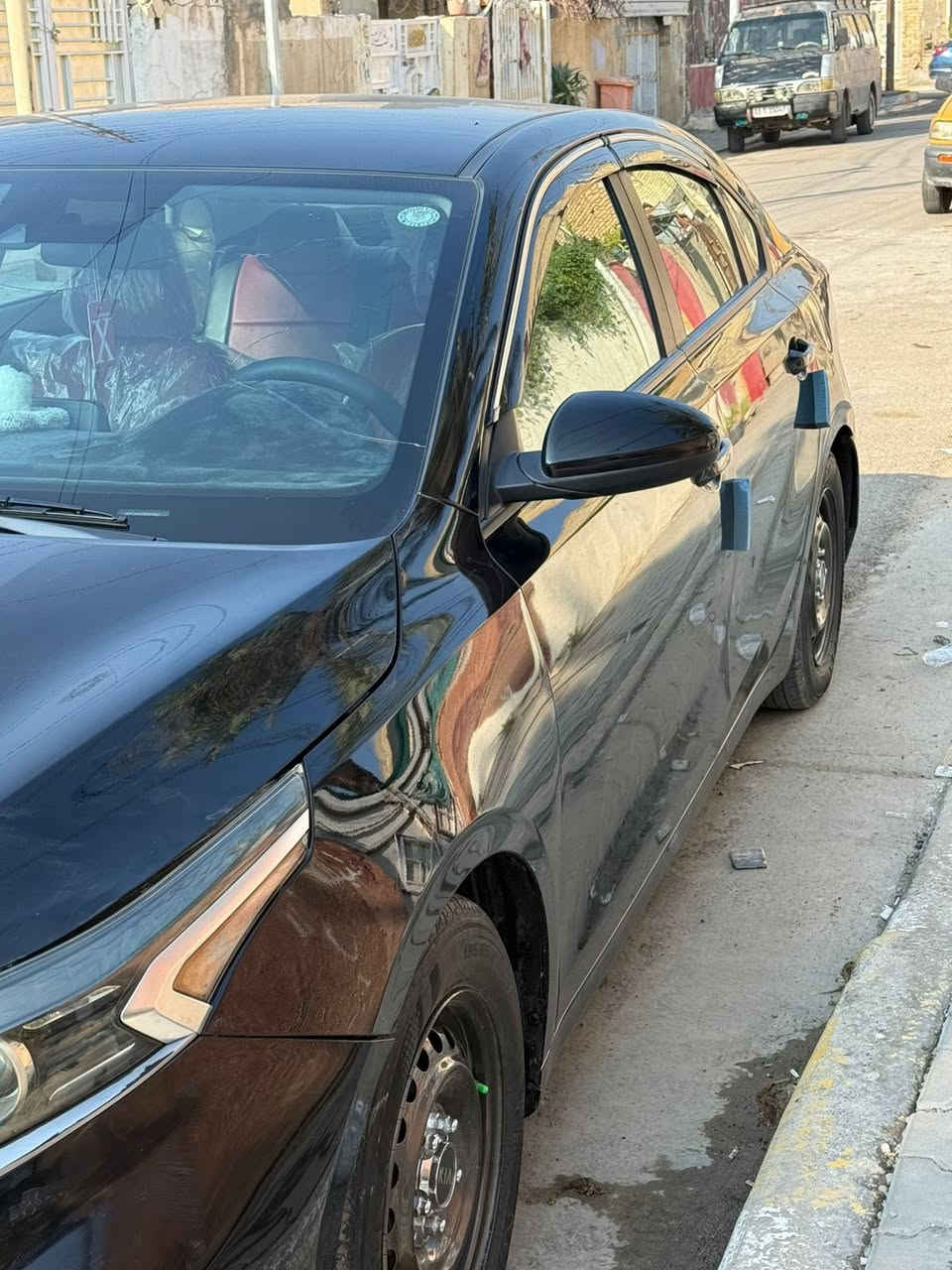 كيا فورتي موديل 2024 عداد المسافة 28 الف  ميل  هزه وفحص وترقيم جديد رقم اربيل 
تحويل مباشر 
محور منضومة غاز بعدها بالضمان 
  جاملغ الخلفي والباب مبدل من امريكا 
وطخة بالدعامية الامامية فقط 
تبريد وراديترات مروحه تبريد كلهن بلاديات بوضع الشركه - البراكيت الامامي بلادي
نص مواصفات
دوشمةً عام جلد اصلي 
محرك 2000 دوش
شاشة ايباد تدعم كار بلي
كامرا خلفيه دوارة 
رادار امامي - جانبي
مانع تصادم - تحديد مسار قيادة آليه  
كروز سرعه  وتحكم استيرن جهتين
شاشة اعطال بدشبول 
انظمة قيادة 3 
وباقي المواصفات معروفه
للتواصل واتساب او الاتصال عالرقم
***********
مكاني بغداد الحسينية مال راشدية
