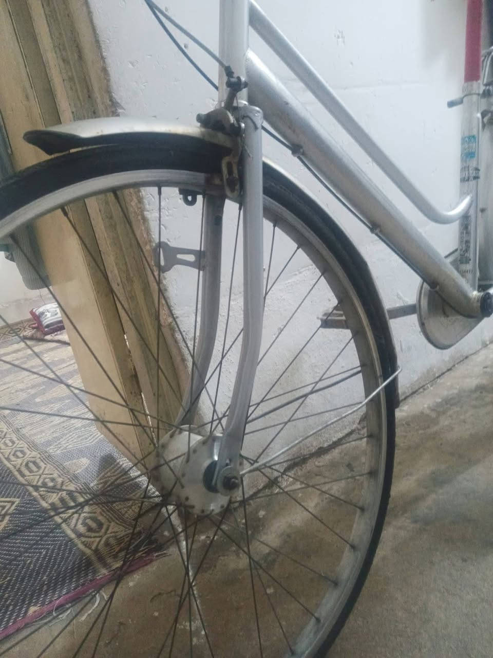 السلام عليكم باسكل نضيف طاقه وكير حجم ٢٧ باسكل نضيف مكاني رمادي شارع ٢٠ السعر ٦٠  قفل قفل محتاج واريد ابيعه للاستفسار ***********
