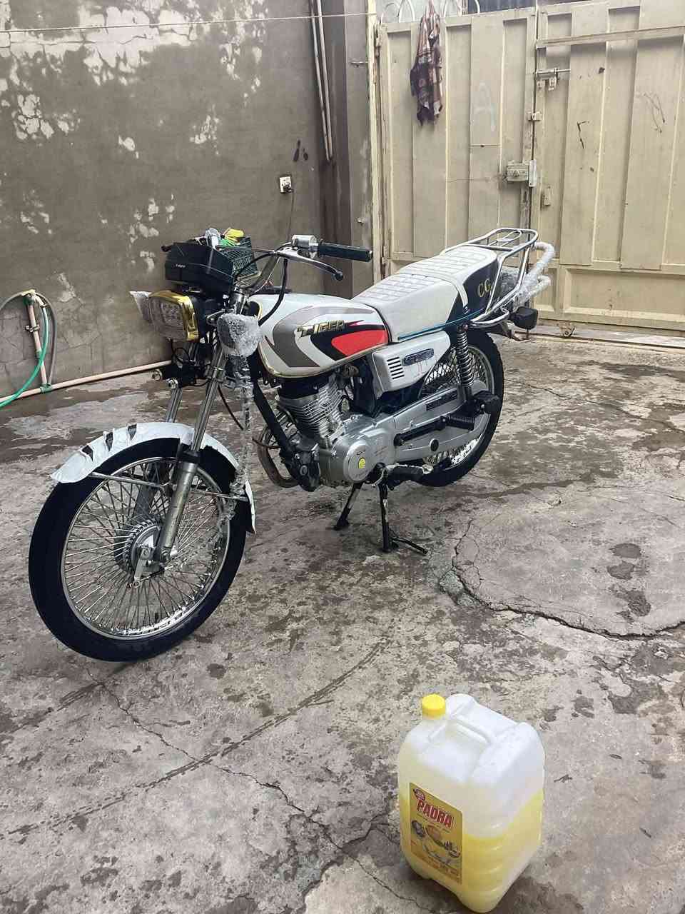 السلام عليكم دراجه للبيع تايكر 2020 الدراجه لوك كل عيب ما بيه محرك ما مفتوح لابي صوت ولا صرف ولا بخار كهربيات كله شغال سعر 480 بي مجال شي بصيط شراي اتصل عل رقم *********** مكاني حي حجاج
