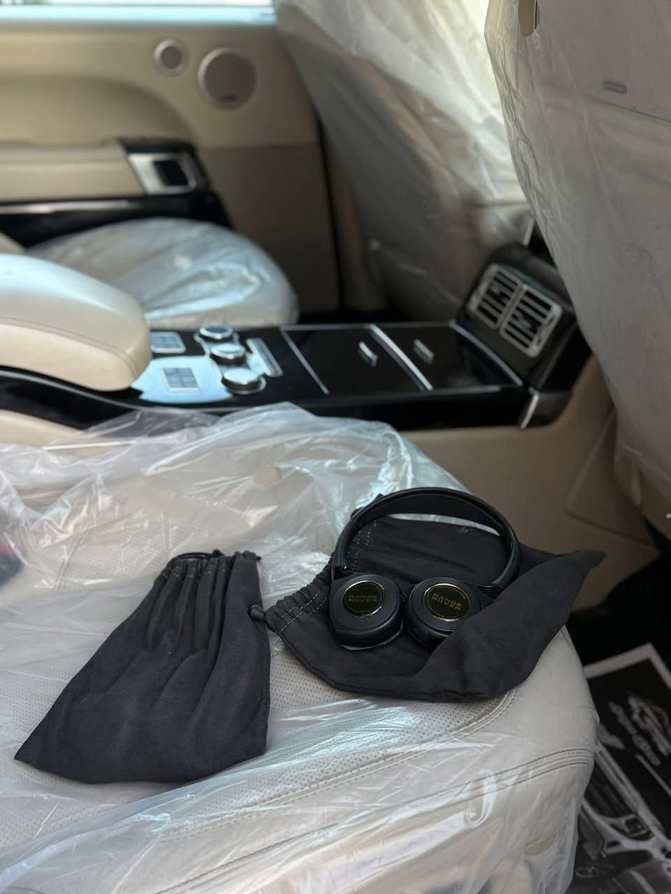 للبيع رانج فوك
2014 كفاله عامه 
عنوان بغداد زيونه
سعر 318 
***********
