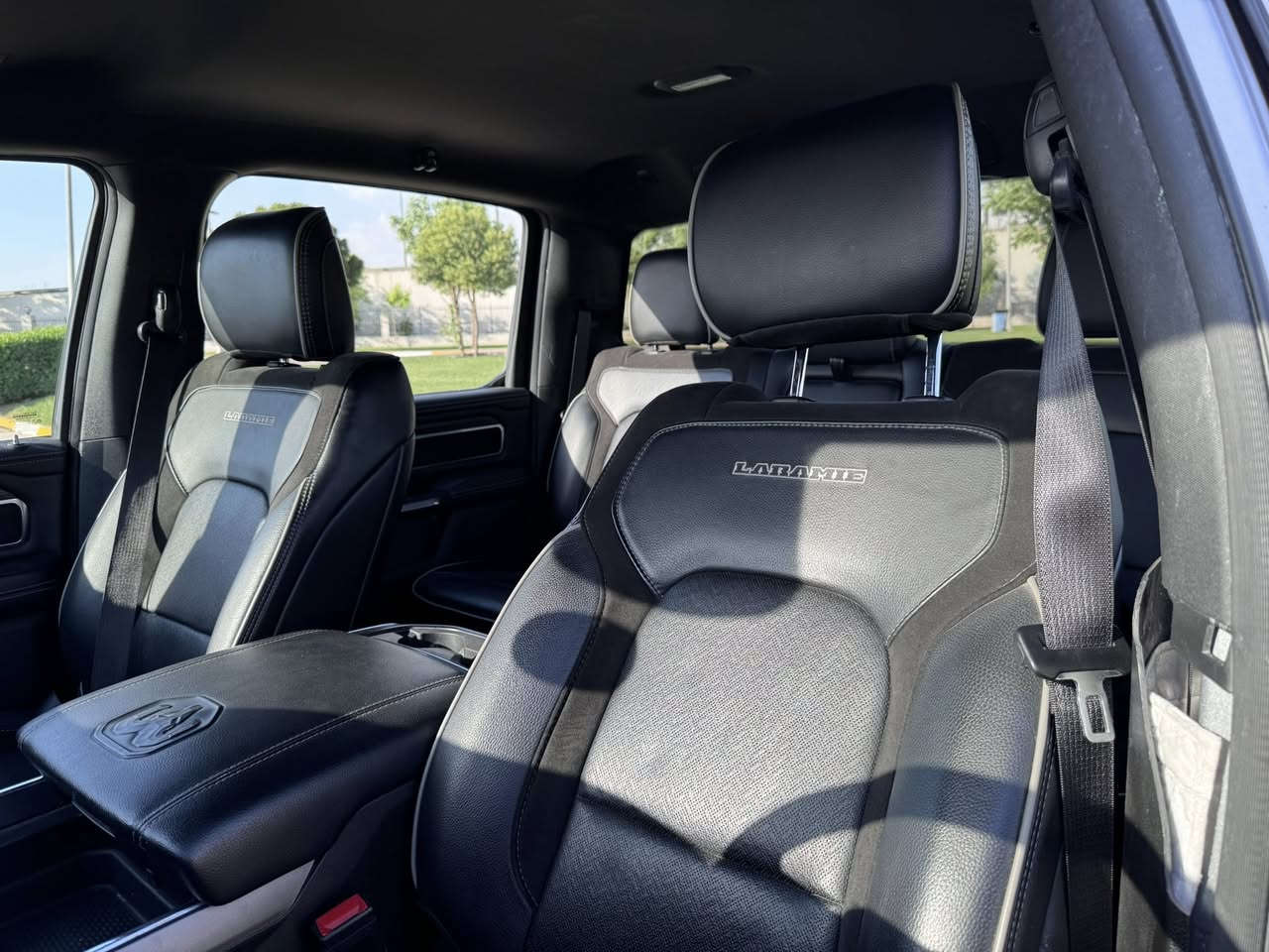 السلام عليكم 
دوج رام  موديل 2024 .V8
باب طويل بودي قصير مرغوب 
مواصفات Laramie 
فول معده فتحه 
ضررها موضح بل صور . ايرباك فقط تكمه طاك 
بجم كةبس برغى ممفتوح 

السعر   235$ و مجال 

مرقم جاهزه سنوى لل 2031 
بصمة . شغال 
رادار اوتوو استوب . Stop auto
كشن جلد + هيتر ♨️+ بارد ❄️ 
كشن ميمورى 
فول ويل 4/4 
استرين هيتر 
ماشيه 36 الف ميل 
سمعات ماركه Alpine
ليت خلف ليت 
سياره بدون نقص
عنوان اربيل 
*********** واتس موجود
***********
