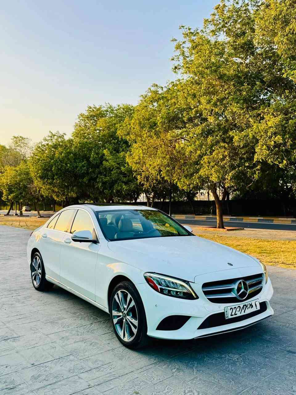 مرسيدس C300 2021
فتحة سقف 
رادار امامي ونقطة عمياء
حساسات 360
بصمة دخول وتشغيل
كاميرات 360 درجة 
عدادات ديجيتال 
تحكم ستيرن كامل
 
هيترات بالكشنات وبالستيرن 
كشنات جلد وكهرباء مع خزن ميميوري 

داخل 64 لون متغير 
صندوق كهرباء 
مري قابلة للطي كهرباء
لايت 8 عدسات 
بك لايت LED
شاشة كبيرة 

محرك وكير بالضمان مامفتوحات
الضرر قطعة صبغ فقط 
ومكان بارد 

مكان السيارة بغداد 
***********

