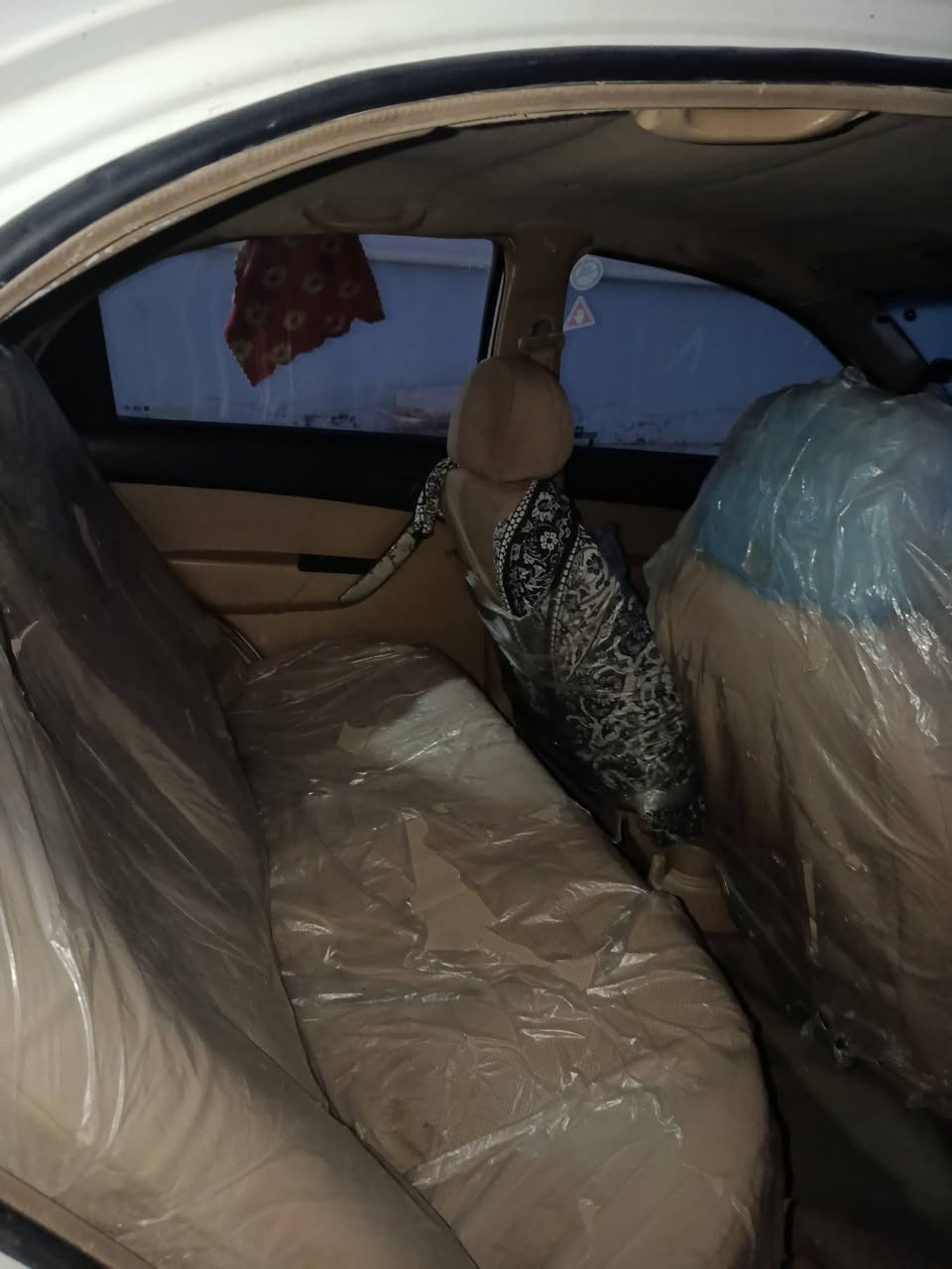 سلام عليكم
افيو موديل 2011
سياره خليجي 
گير اتوماتيك مكينه مفتوح 
سياره مگلوبه بيها گصه كماره
ررقم واسط راعيها بالكوت وضعت رقمه 
مكاني نجف 
رقم ***********
سعر 38 بيها مجال
