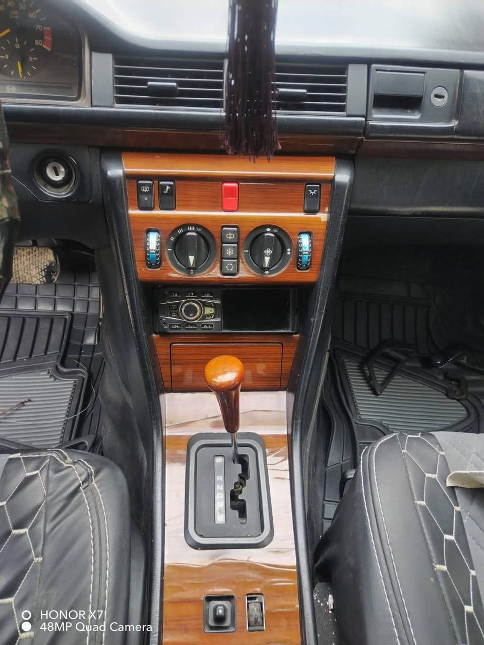 للبيع دب موديل 90 محدث ٩٣ رقم أربيل بسمي سنويه 29 السيارة صبغ عام محرك 4سلندر مكان ديالى بعقوبه سعر 60 بيها مجال السيارة حلوه وكاعده داخل وخارج ملاحظة مو شراي لا تخابر والشراي بي خير ويدلل رقم الهاتف *********** تحياتي للجميع
