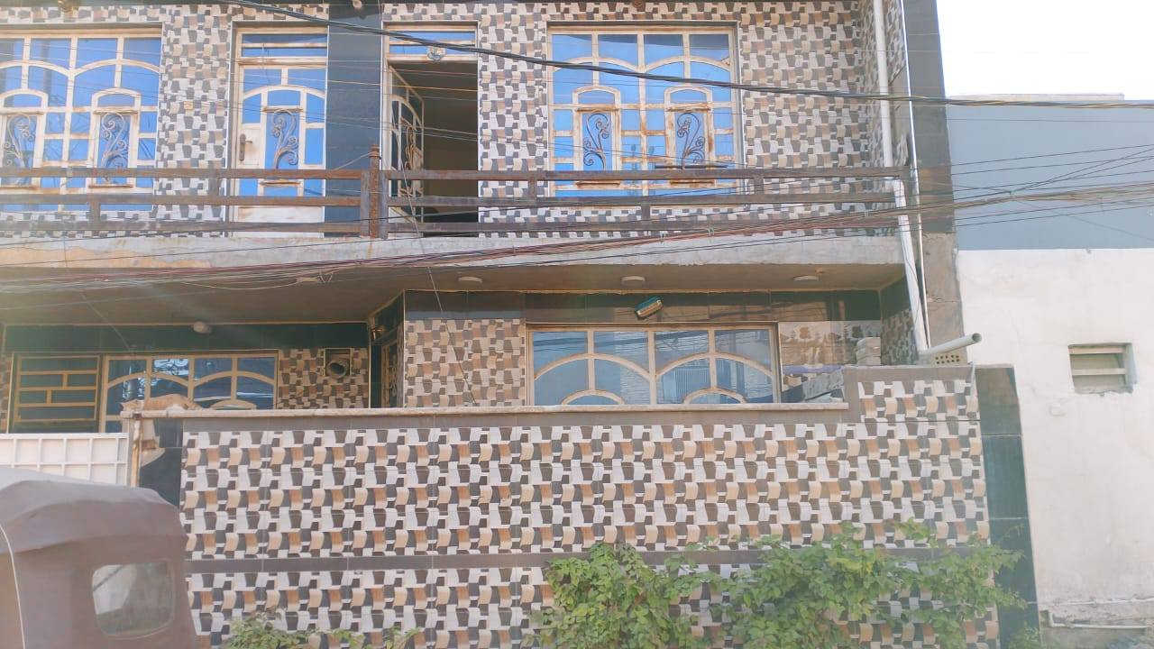 بيت الايجار واقع على الشارع النافذ قرب اسواق ترم وجيري (طابقين) يحتوي الطابق الارضي على مطبخ +استقبال+غرفه نوم مع مجموعه صحيه ويحتوي الطابق العلوي على ثلاثه غرف مع مجموعه صحيه الاستفسار الاتصال بالرقم (***********)(***********)
