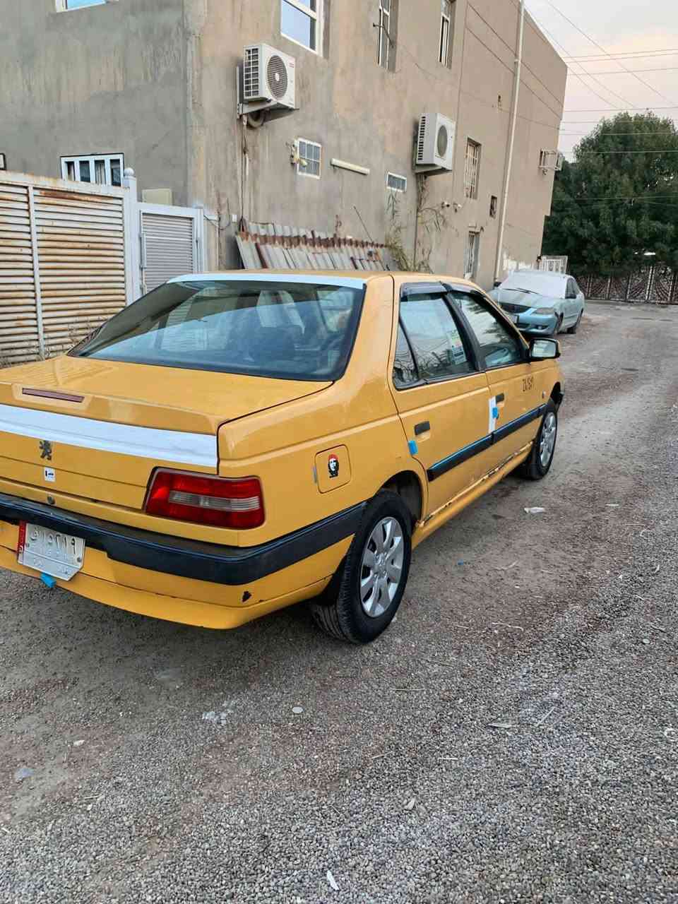 سلام عليكم بيجو الميس 2015 سياره ما بيه لاضربه ولا تبديل عدا صبغ جاملغ فقط بدون دواخل أثر طخه صغيره سياره نضيفه باقي كفاله كير ومحرك مكفولات غرفته حلوه كهربائيات كله شغاله تبريد ثلج تخم تايرات جديد رقام نكليزي باقي بس عل استلام رقم بغداد سنويه جديده هيه غرمات مصفره مكان شهداء البياع *********** السعر 39وبيه مجال بسيط
