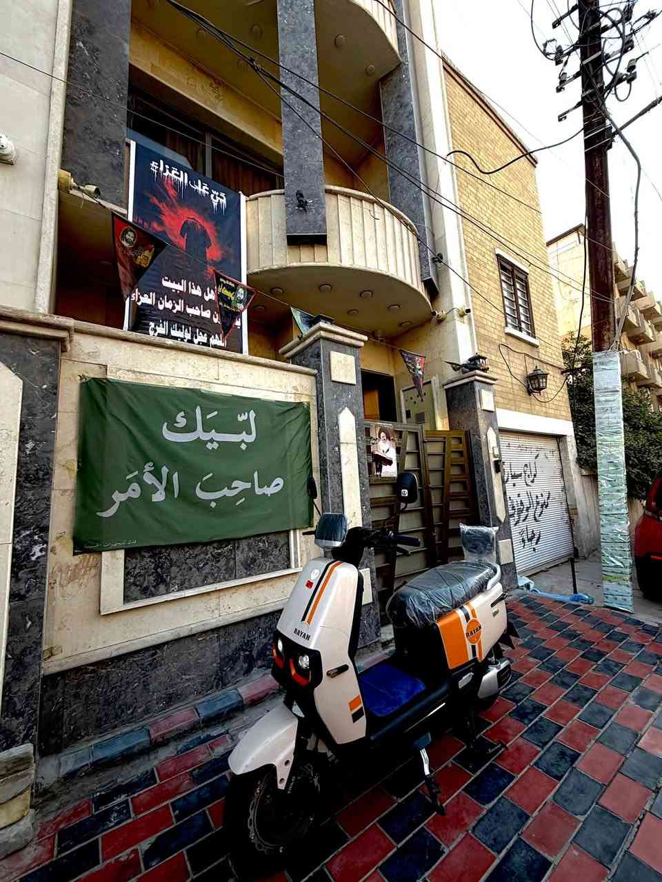 السلام عليكم
دراجه شحن ريان الون البيجي  
ملف 1500
4بطاريات 
الدراجه مضمومه من اشتريته لحد الان وبيه شخط صغير 
والدراجه وياه شاحنته الاصليه 
بسعر 800وبيه مجال للشراي (لحد يراسلني ماسنجر )
***********سيد وسام
