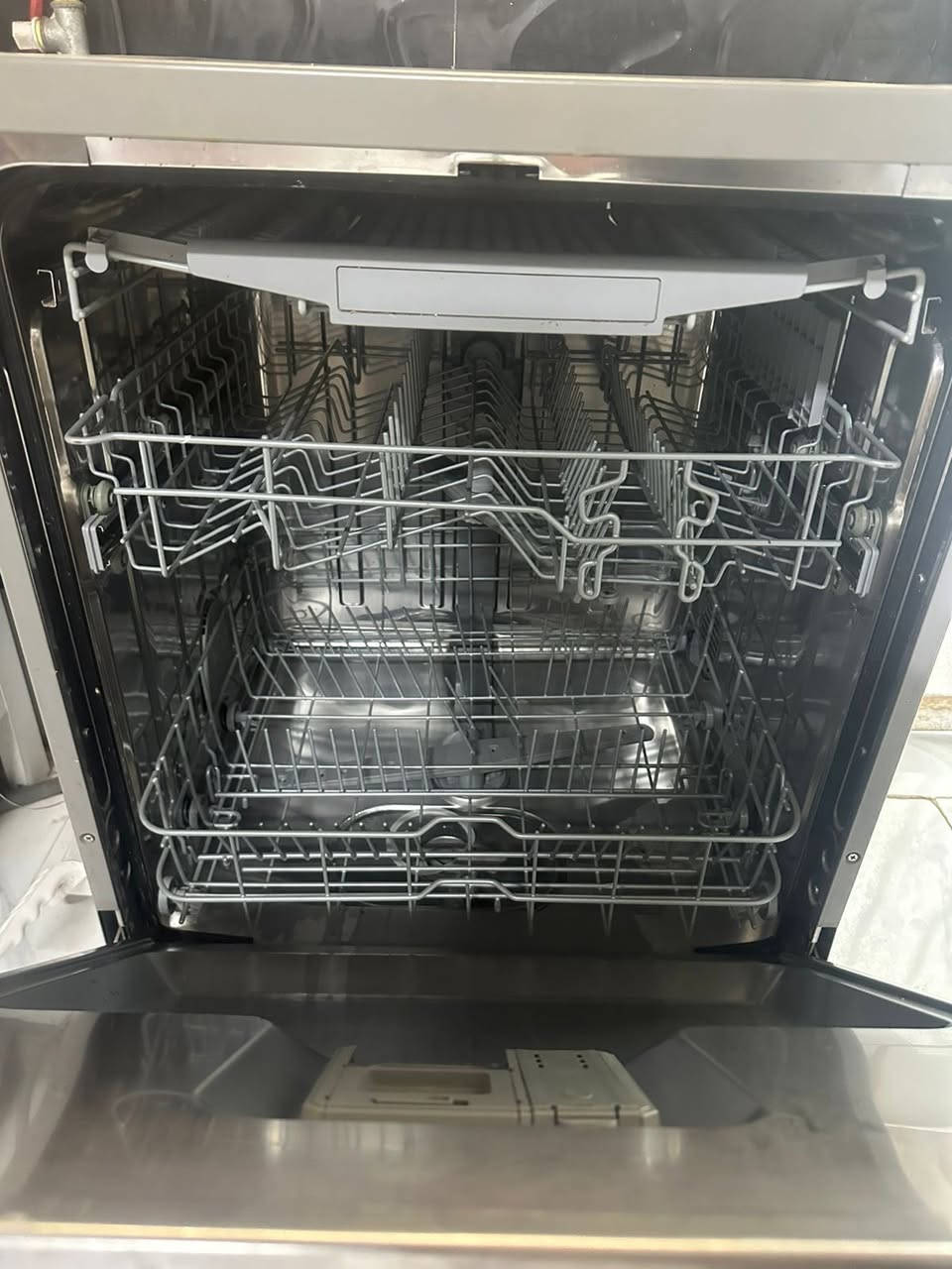 غسالة صحون هايسن بحالة ممتازة السعر350
المكان بغداد الاسكان 
***********
