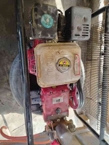 سلام عليكم مضخت غسل  للبيع واذا اكو مضخه كهربائي مراوس هم عادي  جديده صار اقل شهر من ماخذه وياه صونده 30متر سعر 200وبيه مجال  لعنوان بابل محاويل رقم لهاتف ***********
