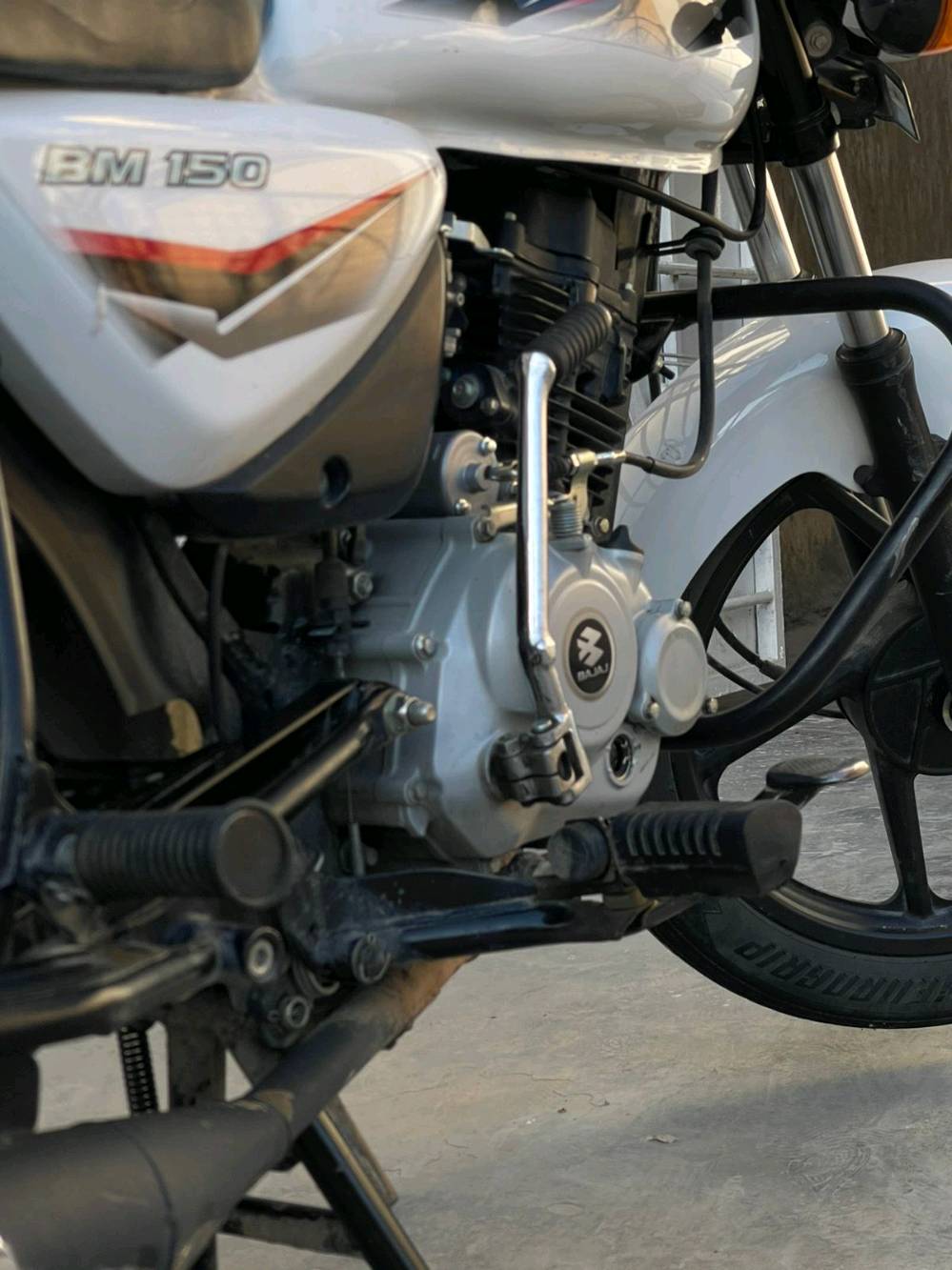 السلام عليكم  بوكسر كلاسك موديل ٢٠٢٣ للبيع

سنويه وارقام انكليزي ب اسمي تحويل مباشر
الدراجه قبل ٦ اشهر منزلهه من الشركه بعدهي نظيفه ع ايدي ممبدل بيهه اي شي 
كلشي ع تفاصيل الشركه وكامله متصرف عليهه ربع
مكينه خرسه شلعهه بنزات كلجات كلهه نظيفه وجاهزه تاخذهه كبل صندوك وللشارع

الدراجه كامله من كهربائيات كلها 

الدراجه نضيفه نظافه ٩٥٪؜ الصور كدامكم وتجي تشوفهه وتعرف احلى من الصور 
رايدهه ب٢٩٠٠ بمليونين و٩٠٠ الف وبيهه مجال بس مو هواي المجال 

مكاني بغداد العامريه للاستفسار *********** 

موجود واتس وماسنجر