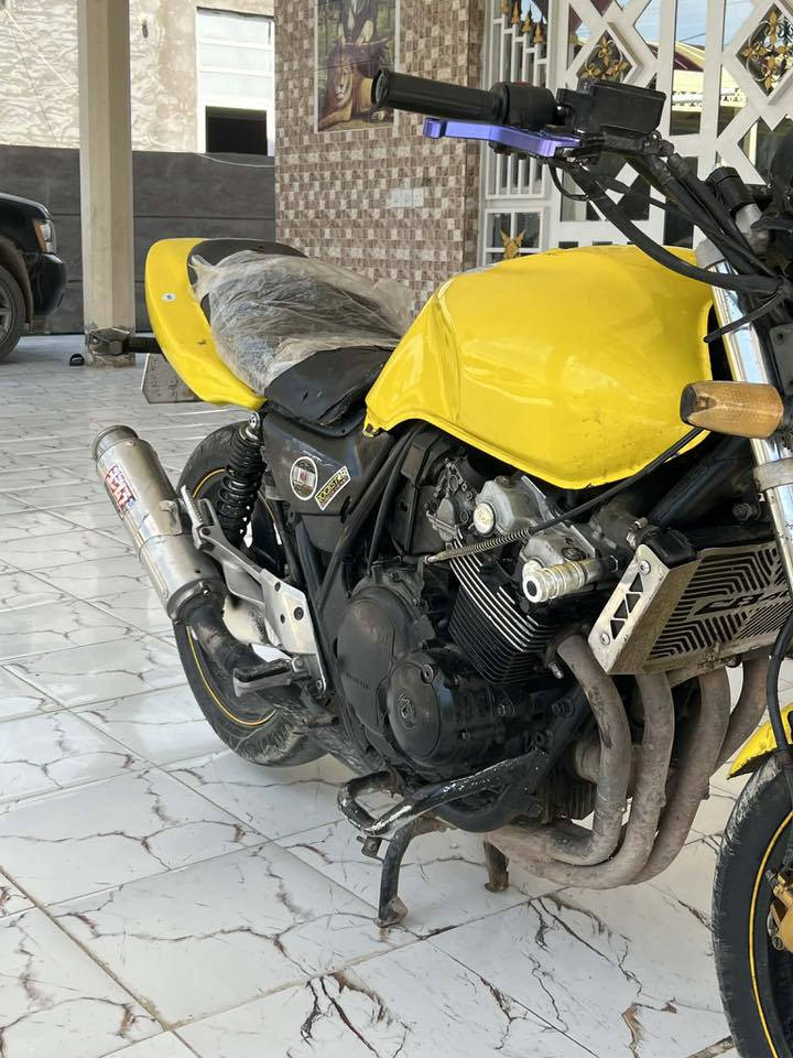 للبيع سيبي فور جيل ثلني اوراق السعر مليون 1200 او مراوس بدايوان نفخ او اقل عنوان واسط الصويره 
***********
