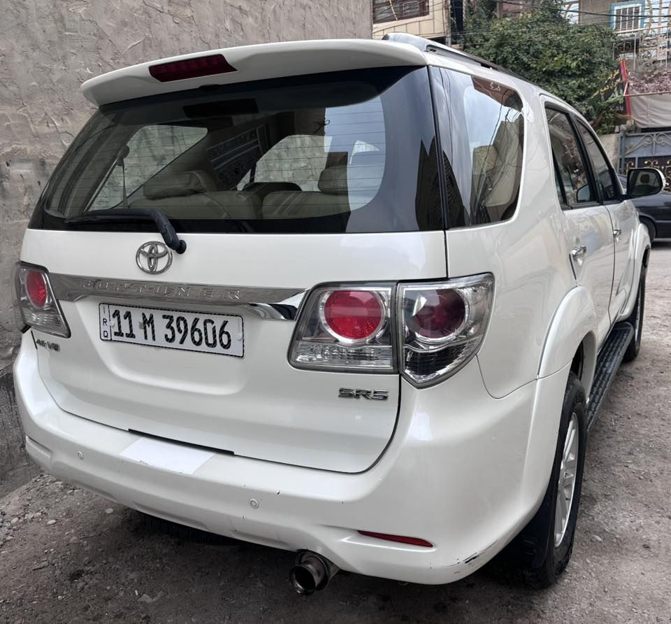 السلام عليكم.
فورجنر للبيع موديل2014محرك6سلندر4000ccخليجي ساز مكفوله من الصبغ والضربه ماعدا ربع الدعامية الامامية صبغ. 
رقم بغداد الانكليزي الجديد سنويه لل2030 بأسمي هزه جديده. 
ماشيه 155 الف كيلو  مغفله جلد كشنات وارضيه. الكشنات بجيس الشركة بعدهن 
المواصفات …… 
فورويل-لوكير-مري شفط كهرباء-تحكم ستيرن - كروز ومثبت سرعه -تبريد لمس - مسجل اصلي ابو الريمونت-حساسات خلفي-3قطع تبريد
بصمه عمل اصليه وتشغيل عن بعد -بلكات اصليه جديد-عبوه فيت بم جديد -صدر مبدل جديد-تخم تاير جديد.  
السعر  230$وبيه مجال حك الجيه. ***********. العنوان بغداد-الكريعات.
