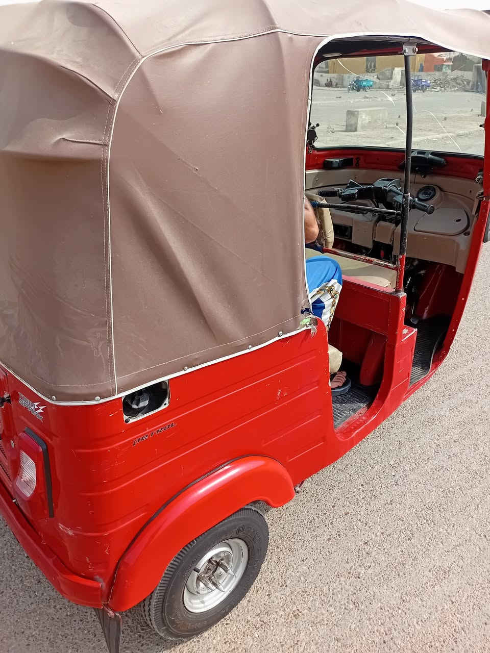 السلام عليكم تكتك للبيع2019شهر4اورارق المصطفى كاملات مكينة مال 20لاتنقيص ولاتبخير نقص بس جادر السعر 4750وبيهة مجال حك الجية مكاني بغداد الكمالية وهاذ رقمي***********
