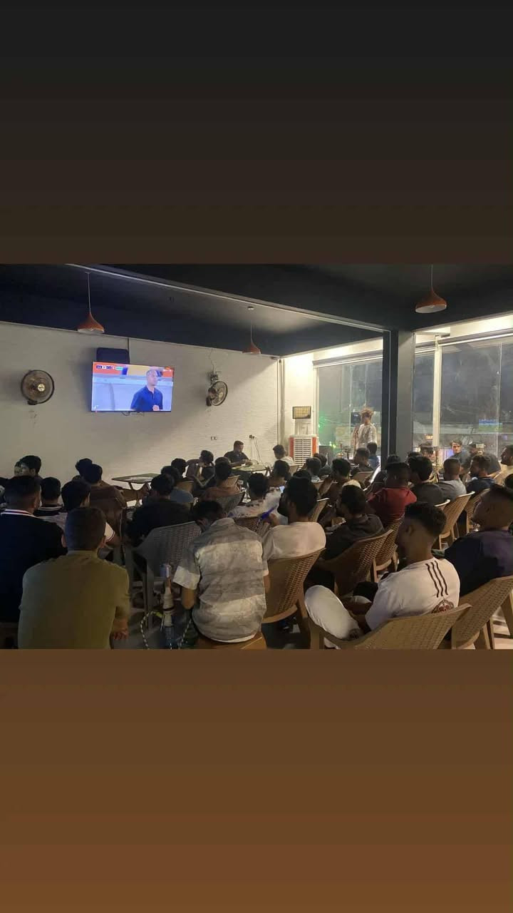 سلام عليكم 
قاعه للب.يع شارع الكازينوات مقابيل مؤكولات فاضل هيه وملحقاتها كامله اجارها 450 ب الشهر بيها ٣ بلايت فايف جديد ٤ شاشات بلازما جديد حجم ٥٠ وايضا ٤ يوبيأس سبلت كنتوري ٢ ونص طن جديد مبرده فيئايبي جديده نراكيل باللي فرعوني او ملكي عدد ١٠ نراكيل خشب صفصاف اصلي عدد ١٥ مجمده جديده براد تركي جديد ٩ طاولات صاج ٤٥ كرسي تركي حصيره ١٥ طبله منضومه انترنت ضوئي منضومه كامرات منضومه مشفر كاملات كاونتر المنيوم وسنك ٣ مفرغات صاروخيه بردات تفصال سحب جديد أقراص بليات خلاطات عدد ٢ احتياجات بارسته كامله هيتر منقله فحم و منفاخ مع ديكور القاعه كامل بلازما عرض قياس ٦٥ جديده كوفي كامل مكمل بس تستلم مفتاح وتتوكل على الله الكوفي معاميله بي وخير من الله بس السبب ضروف خاصه هذا رقمي والي ايحب يجي ويشوفه اني خادم ***********
