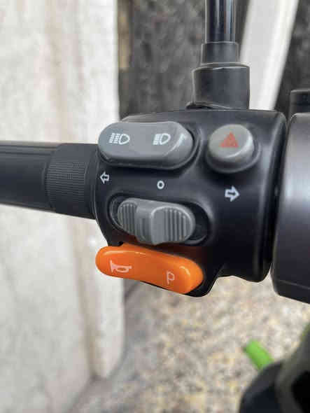 سلام عليكم دراجه شحن للبيع ملف 2000 ست بطاريات المسطره  مماشيه بعدها دراجه فول دراجه كلها على الفحص 
العنوان بغداد العامريه 
السعر خاص 
***********
