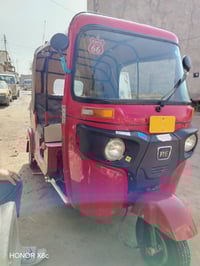 باجات • مديل 18 • رقم وسنوية