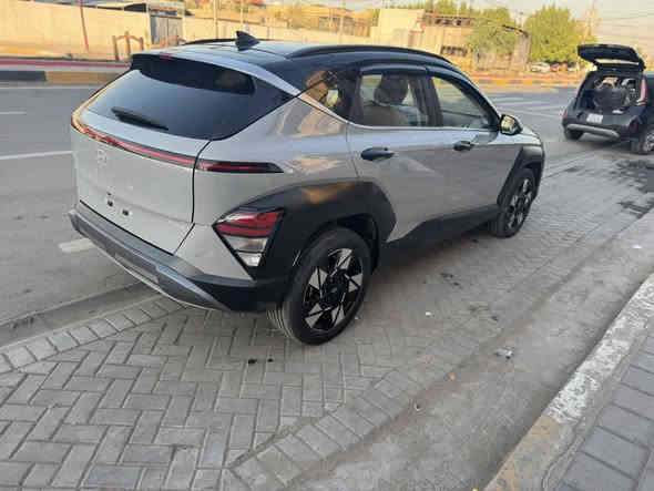 للبيع 
هونداي كونا هايبرد موديل 25 
ماشية 3000 كيلو 
الضرر تبديل باببين
فول مواصفات ماعده الفتحه  شاحن وايرليس حساسات امامية خلفيه رادارات جانبية مريات شفط توجد مواصفات اخرى 
السعر 168 وبيها مجال  مرقم بغداد 
***********
